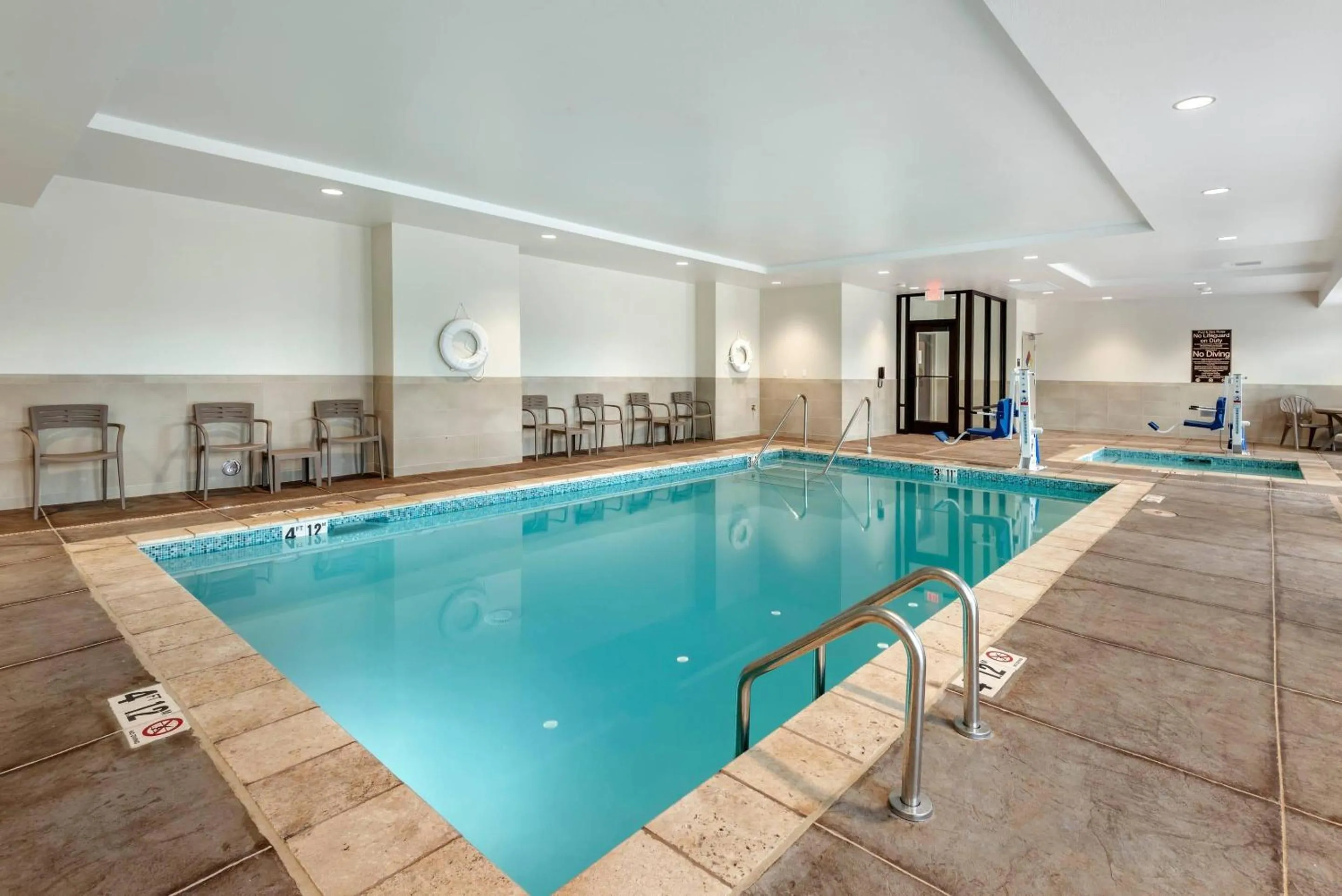 Swimming pool in MainStay Suites Durango