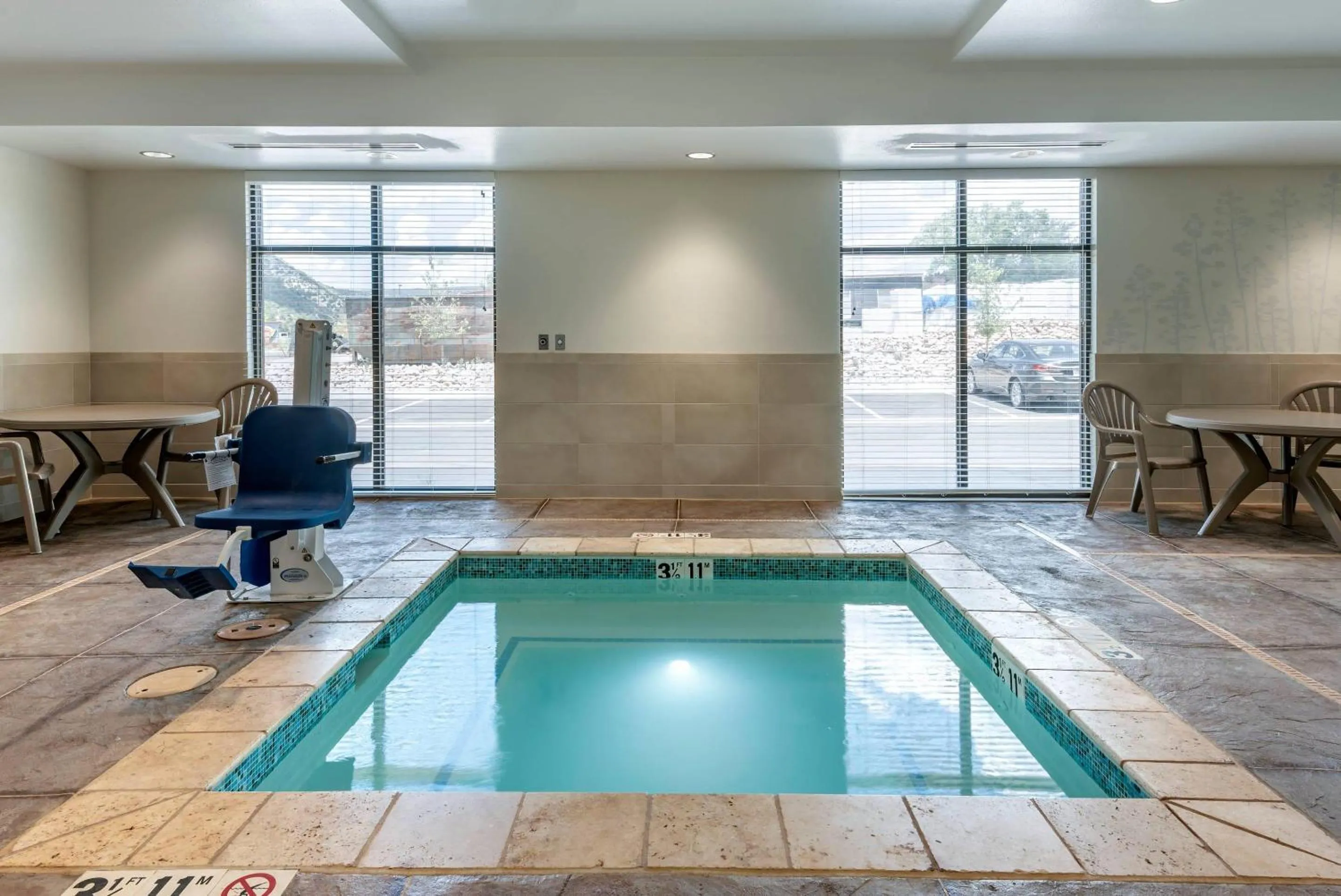 Swimming pool in MainStay Suites Durango