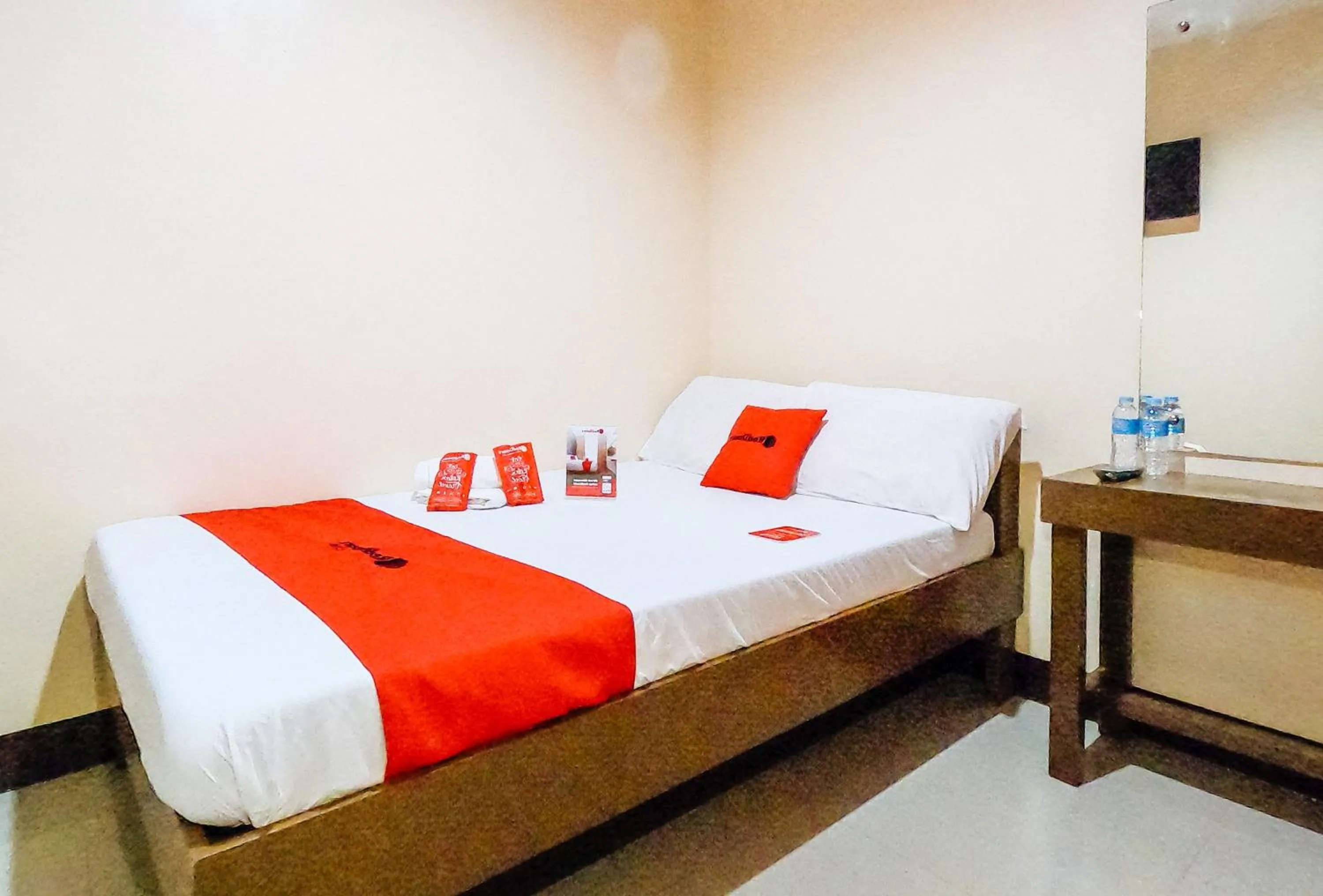Bed in RedDoorz @ Pamaong Street