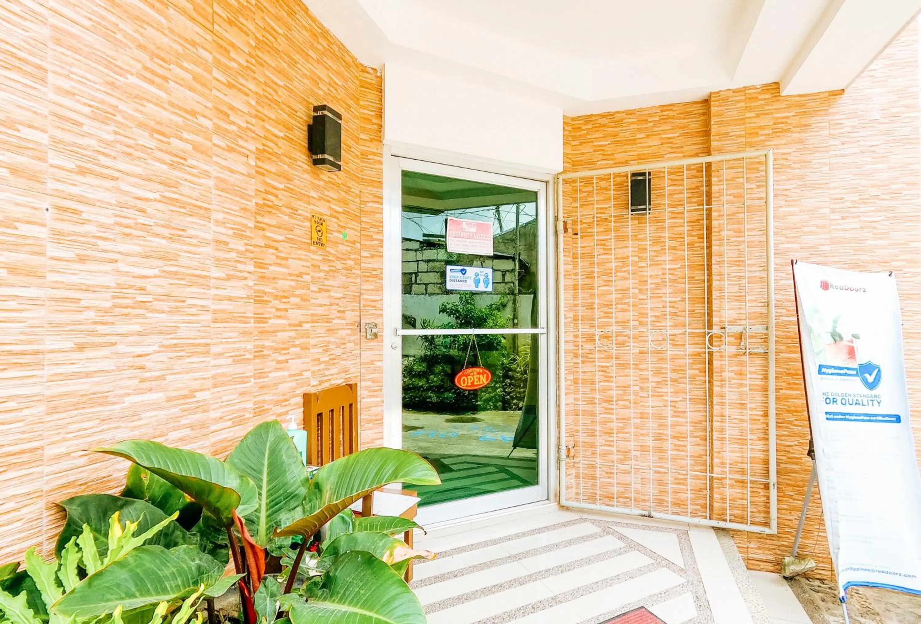 Property building in RedDoorz @ Pamaong Street