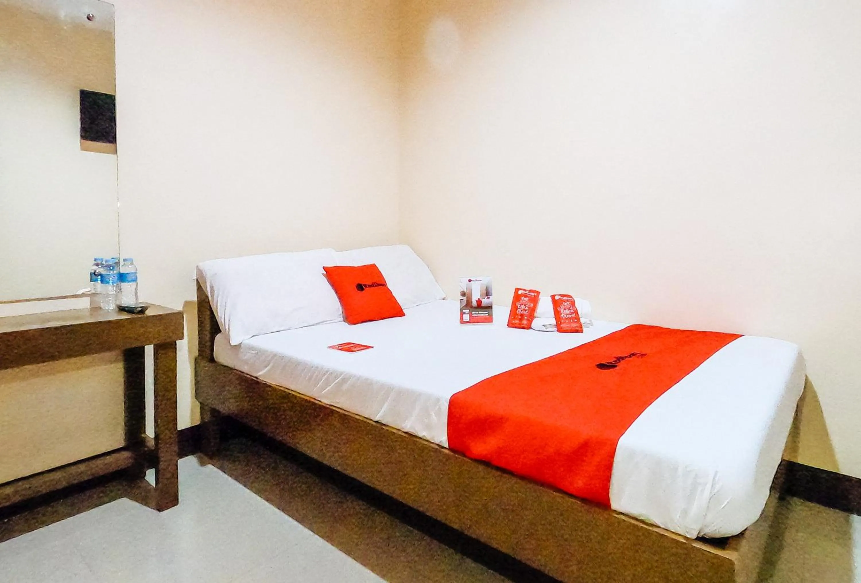 Bed in RedDoorz @ Pamaong Street