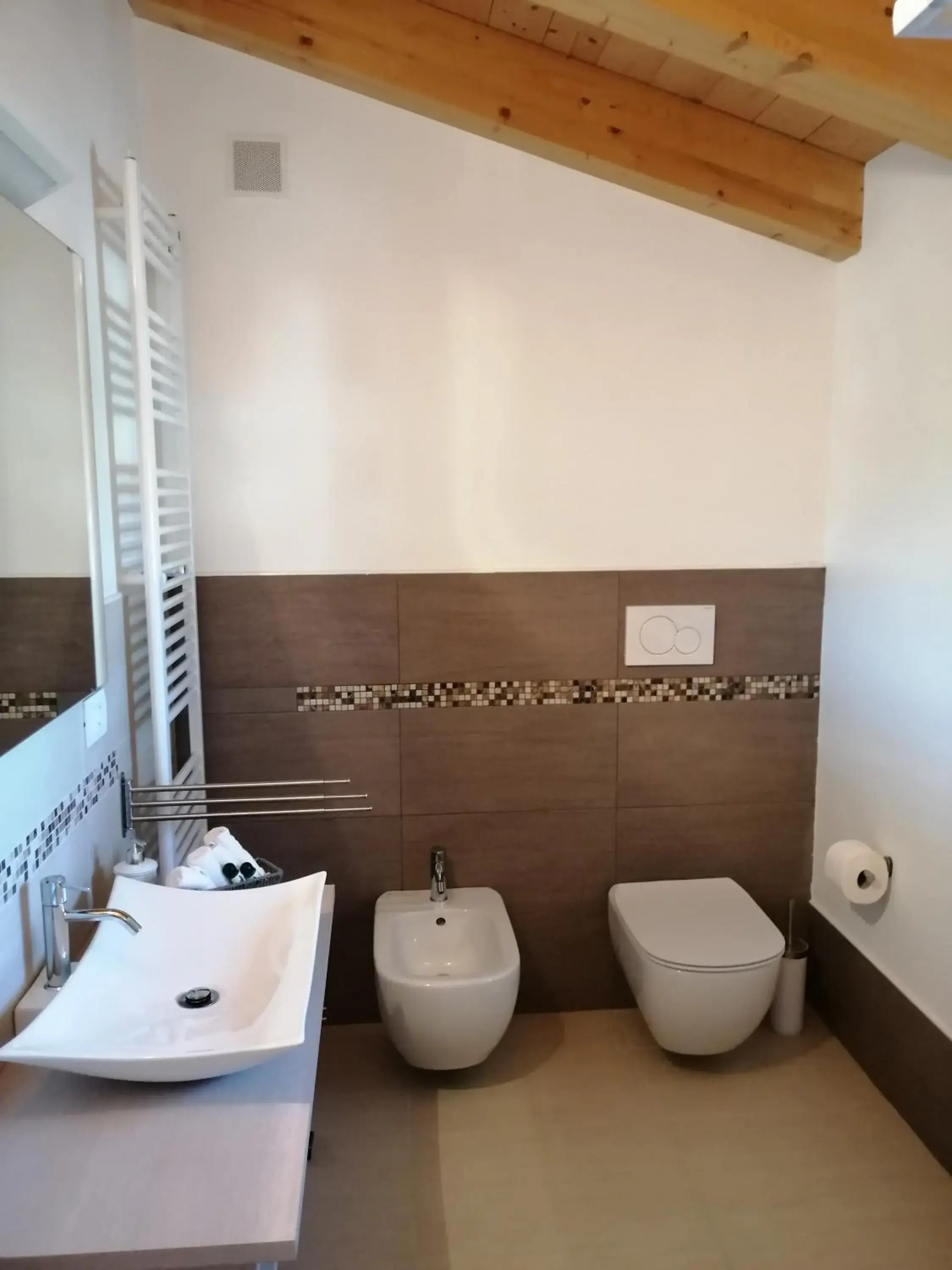 Deluxe Double Room (2 Adults + 1 Child) in Villavecchia Deluxe Double Room (2 Adults + 1 Child) in Villavecchia