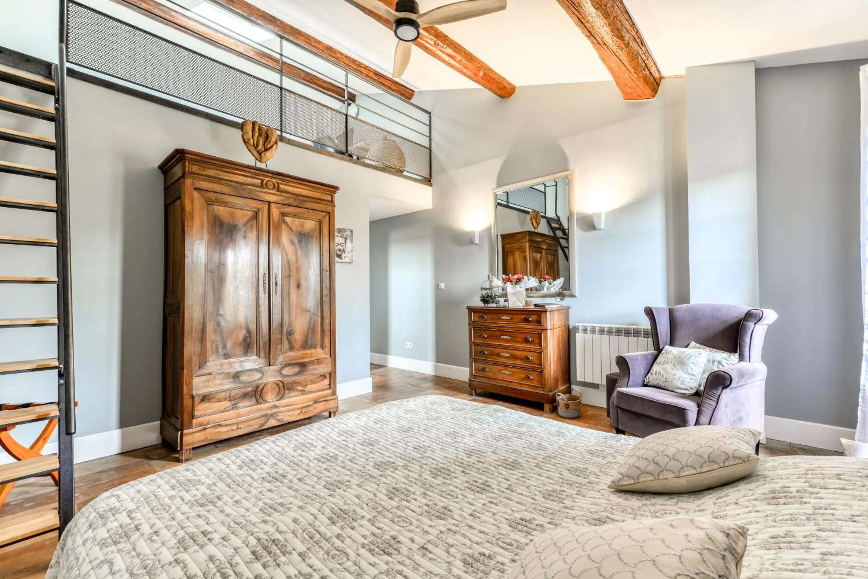 Bedroom in Maison Dix Chambres d'hôtes et Espace SPA Bien être