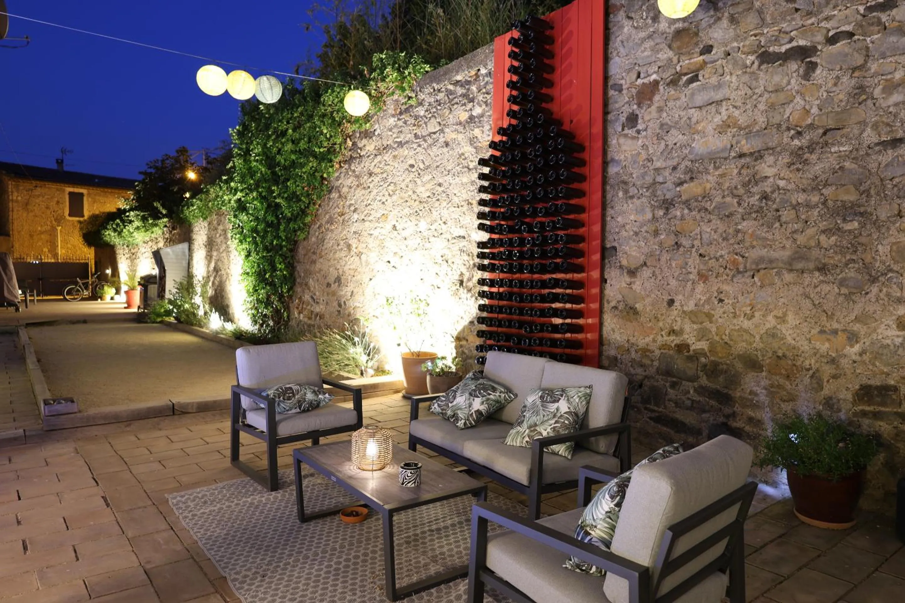 Patio in Maison Dix Chambres d'hôtes et Espace SPA Bien être