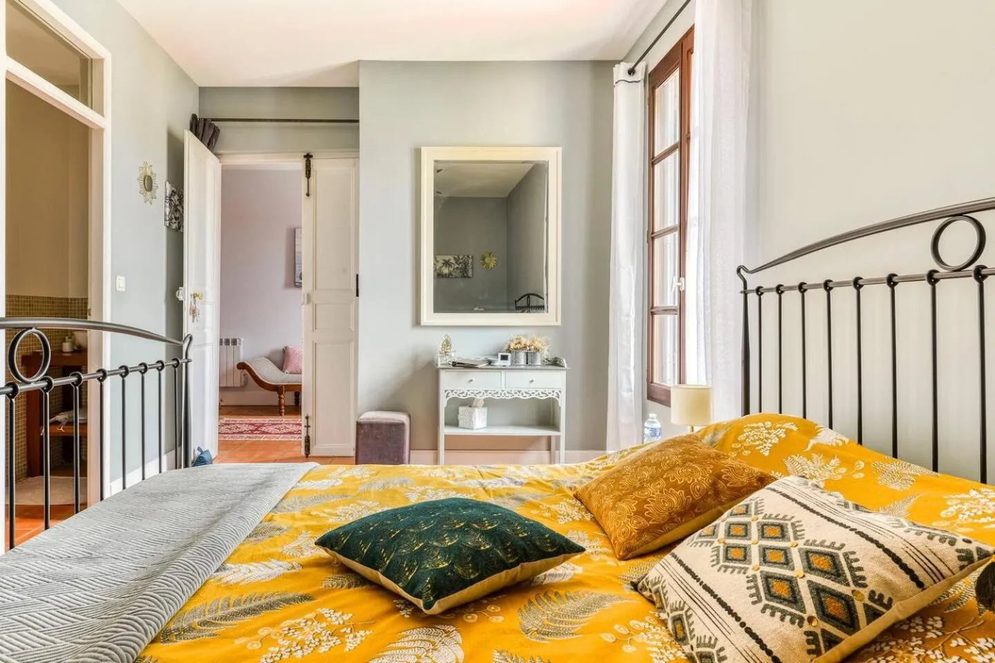 Bedroom, Bed in Maison Dix Chambres d'hôtes et Espace SPA Bien être