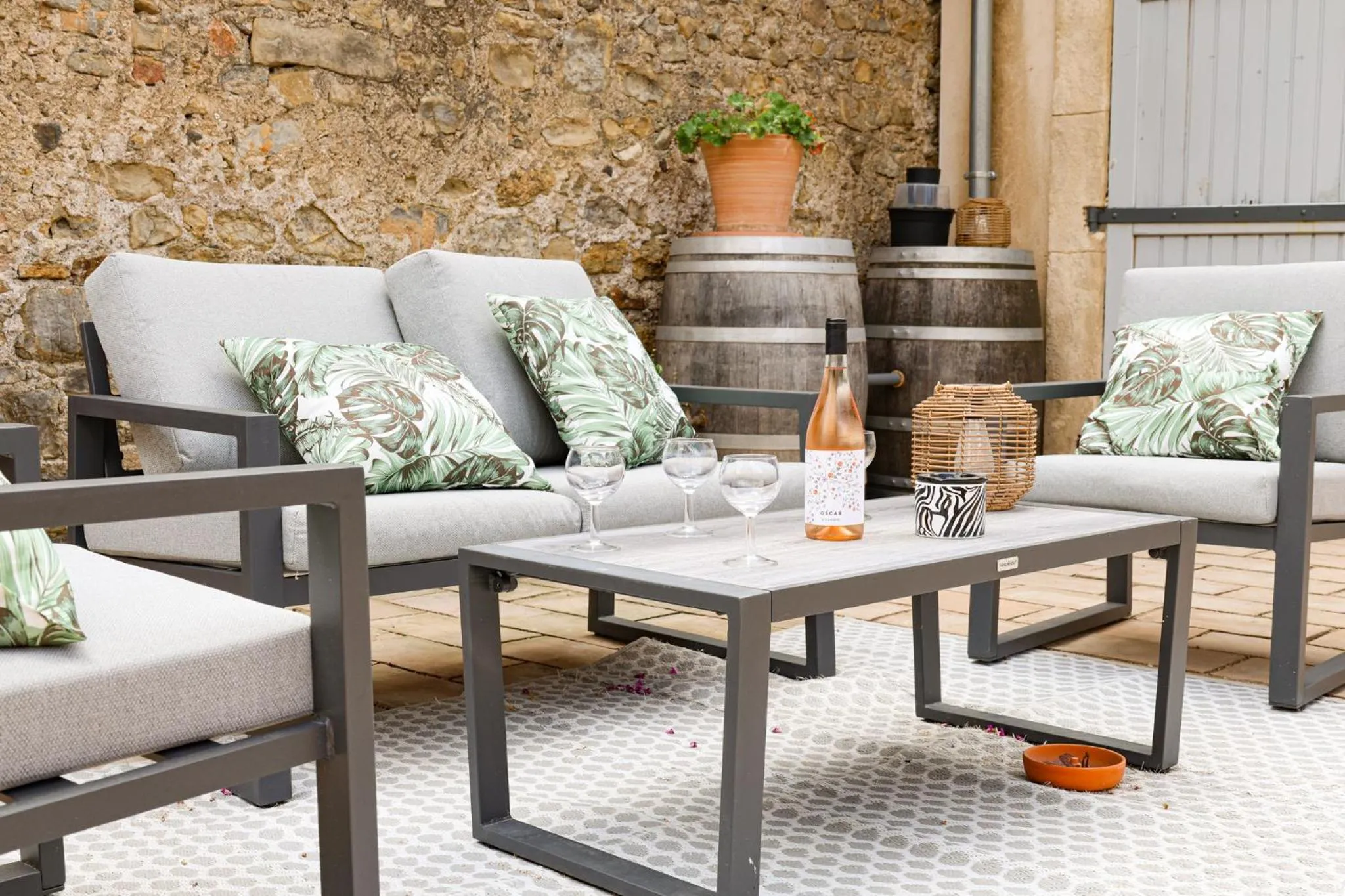 Property building in Maison Dix Chambres d'hôtes et Espace SPA Bien être