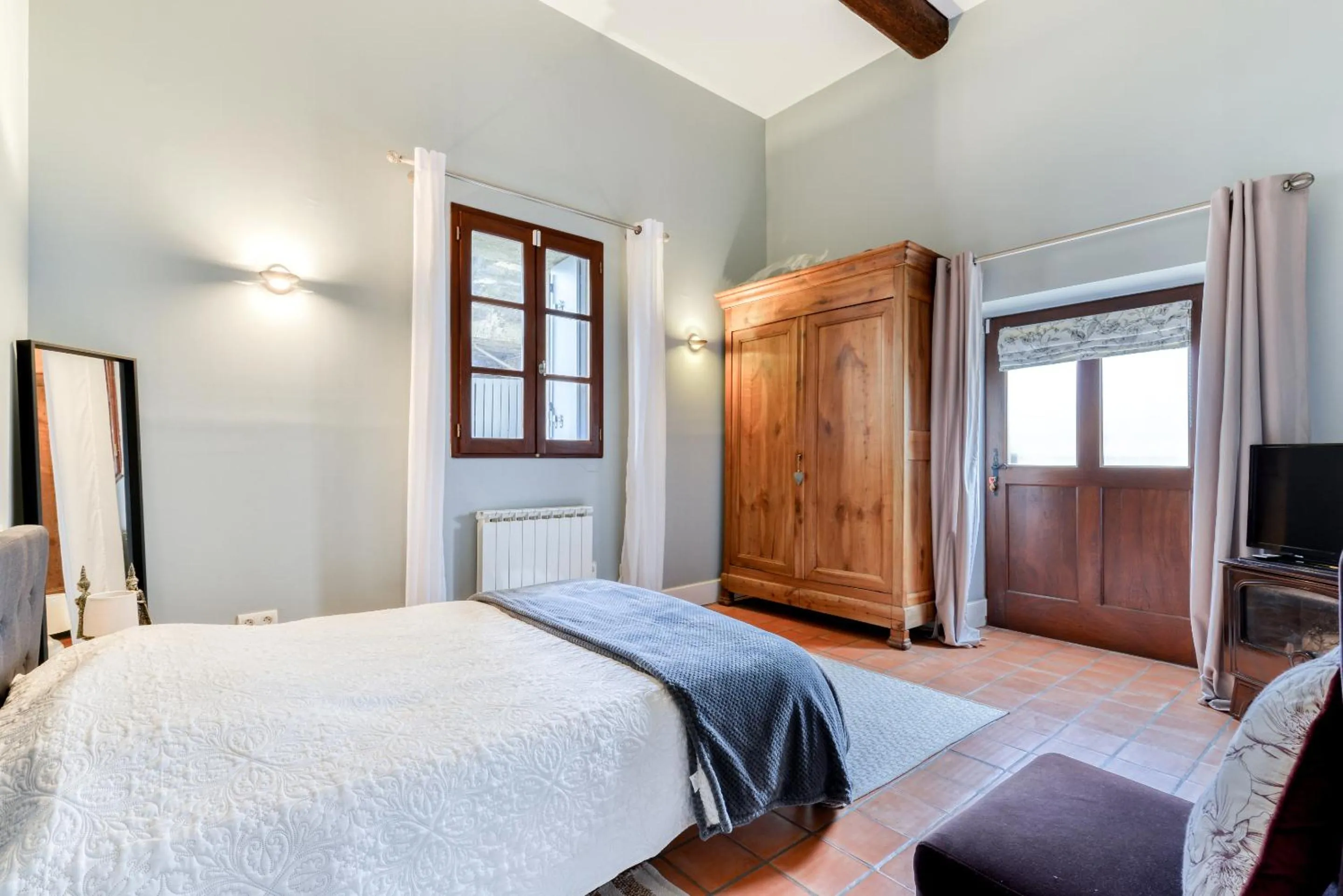 Bedroom, Bed in Maison Dix Chambres d'hôtes et Espace SPA Bien être