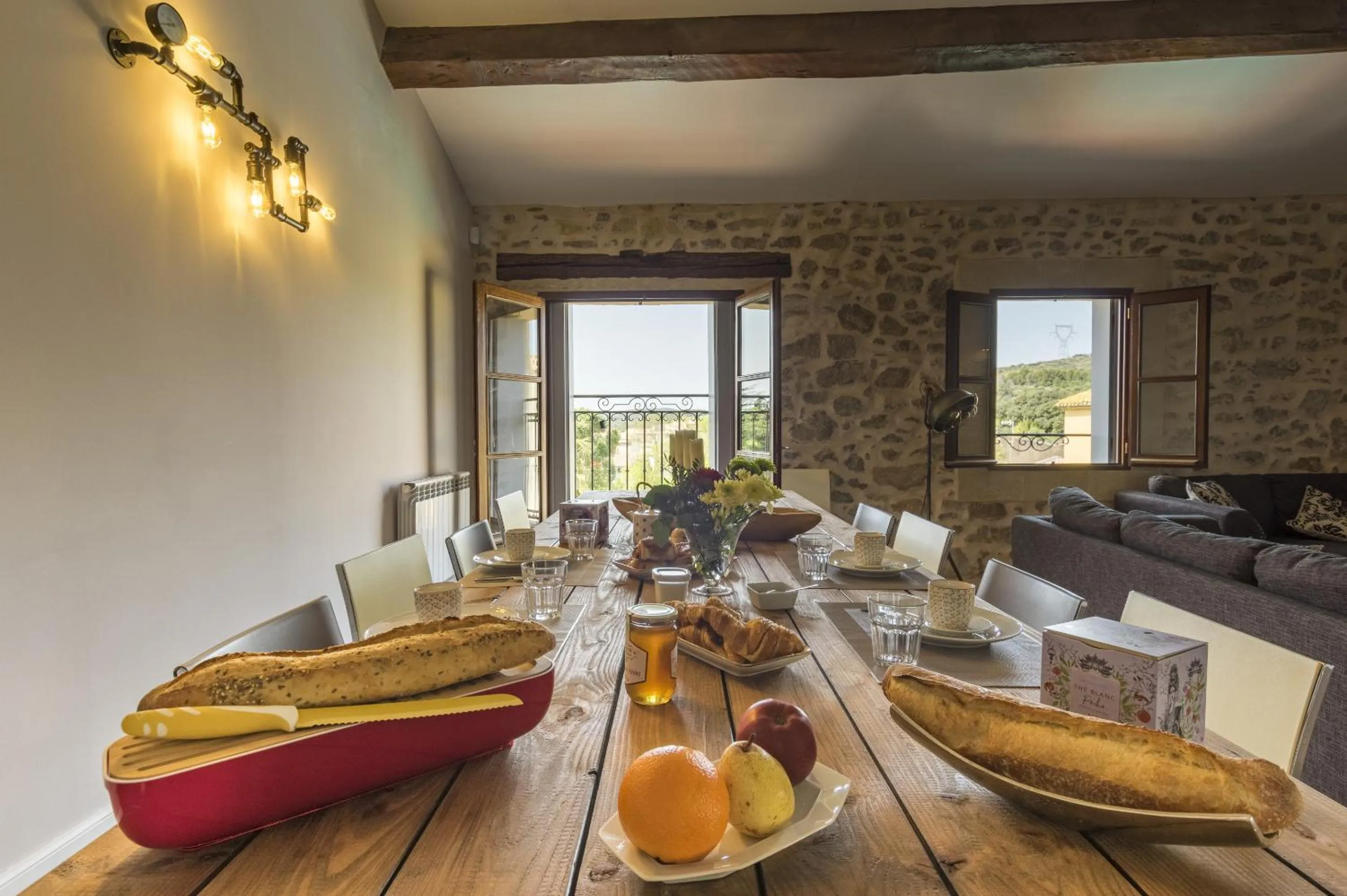 Dining area in Maison Dix Chambres d'hôtes et Espace SPA Bien être