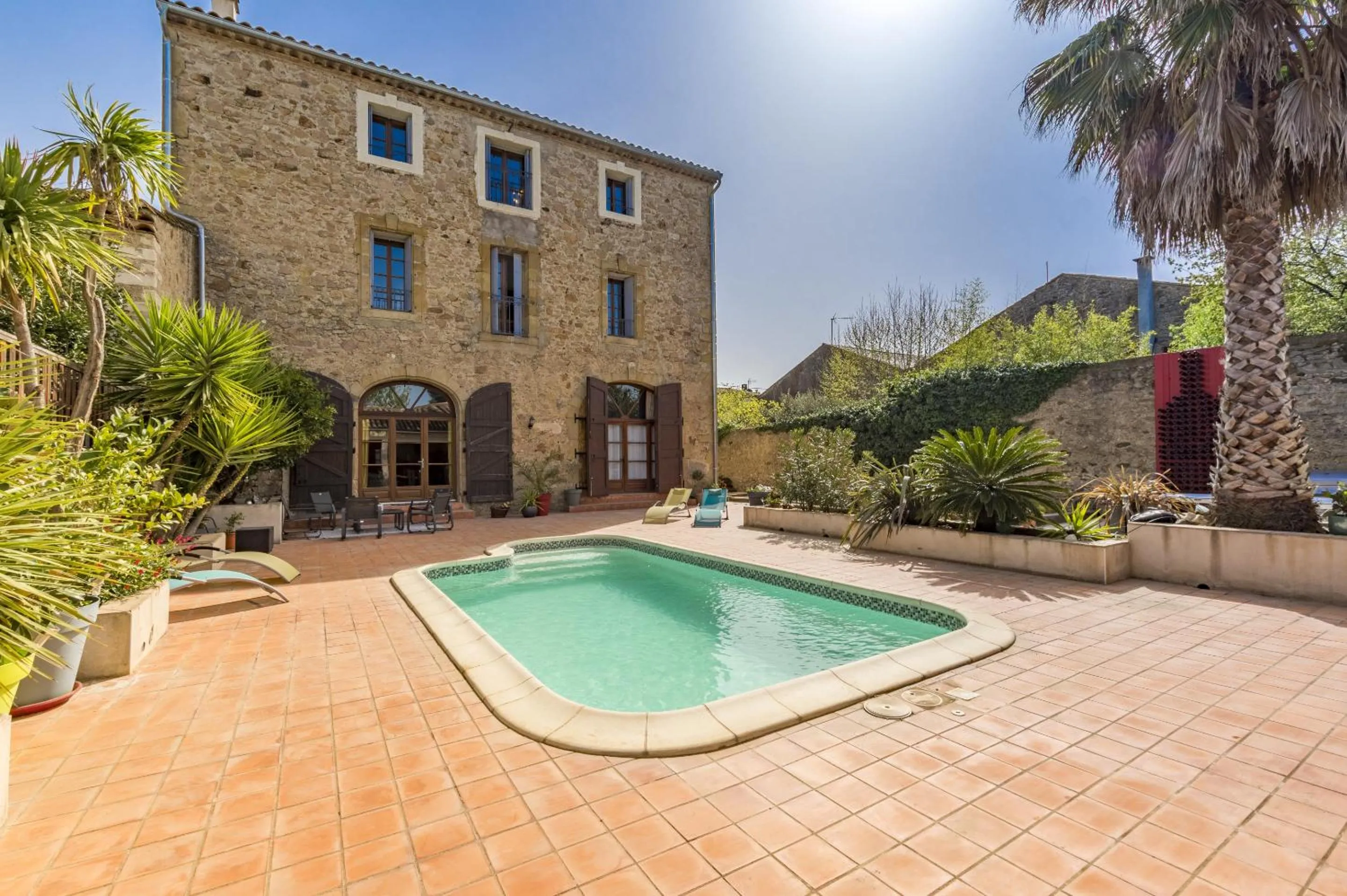 Property building in Maison Dix Chambres d'hôtes et Espace SPA Bien être