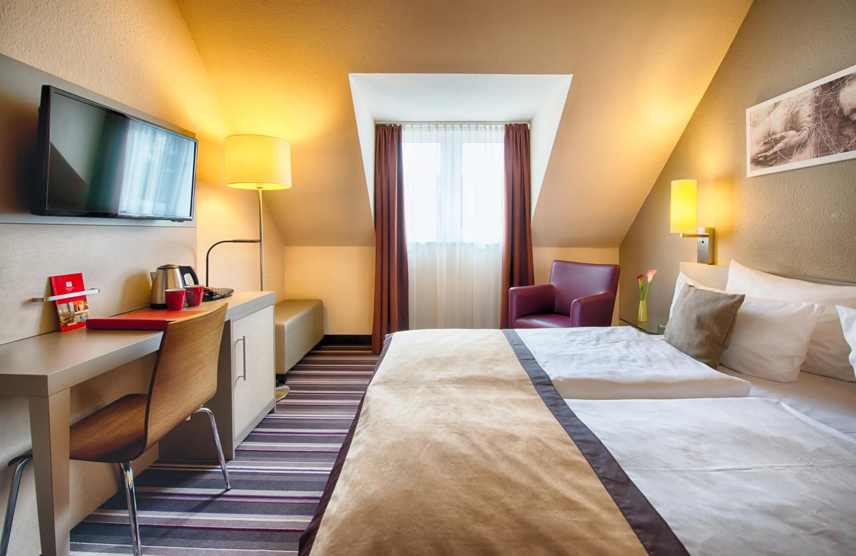 Photo of the whole room, Bed in Leonardo Hotel Mannheim-Ladenburg