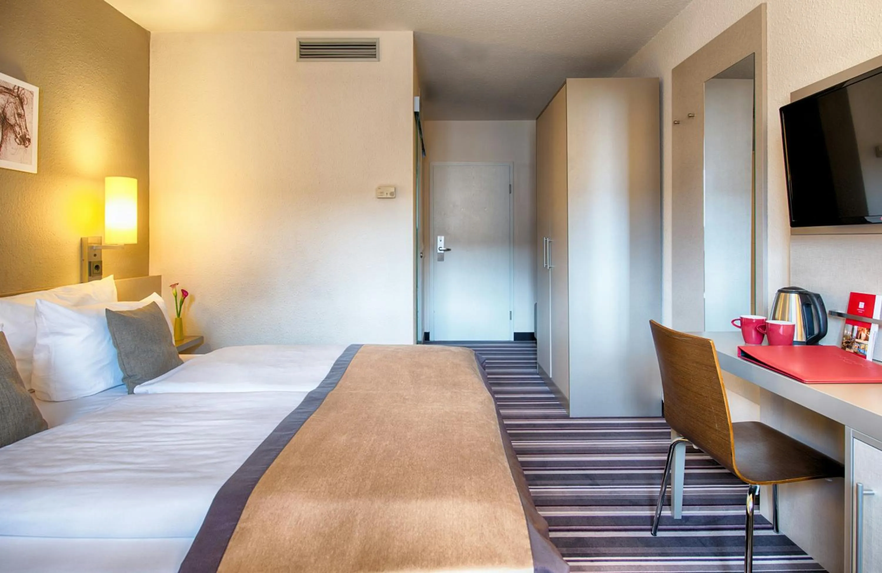 Photo of the whole room, Bed in Leonardo Hotel Mannheim-Ladenburg