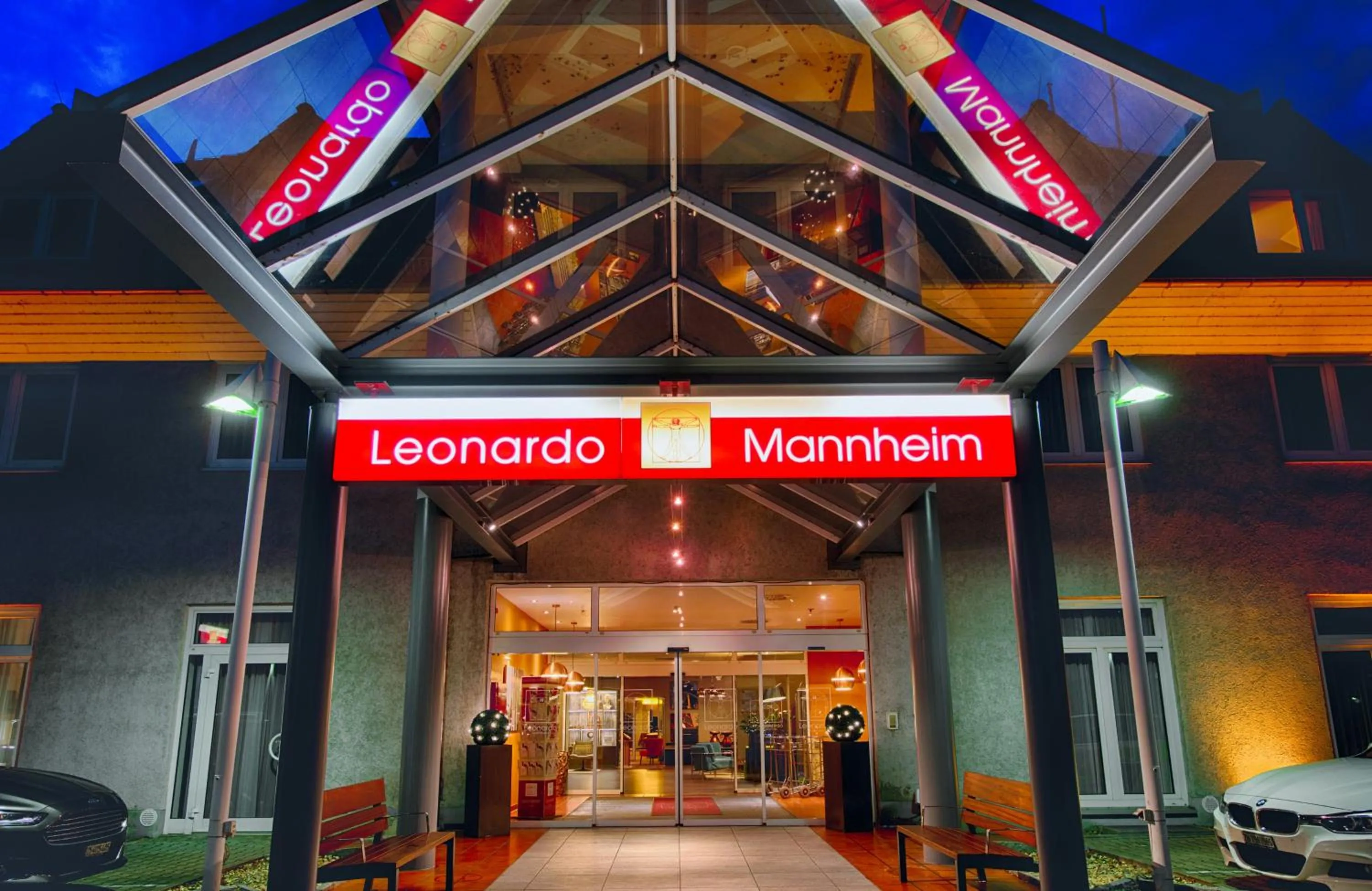 Facade/entrance in Leonardo Hotel Mannheim-Ladenburg