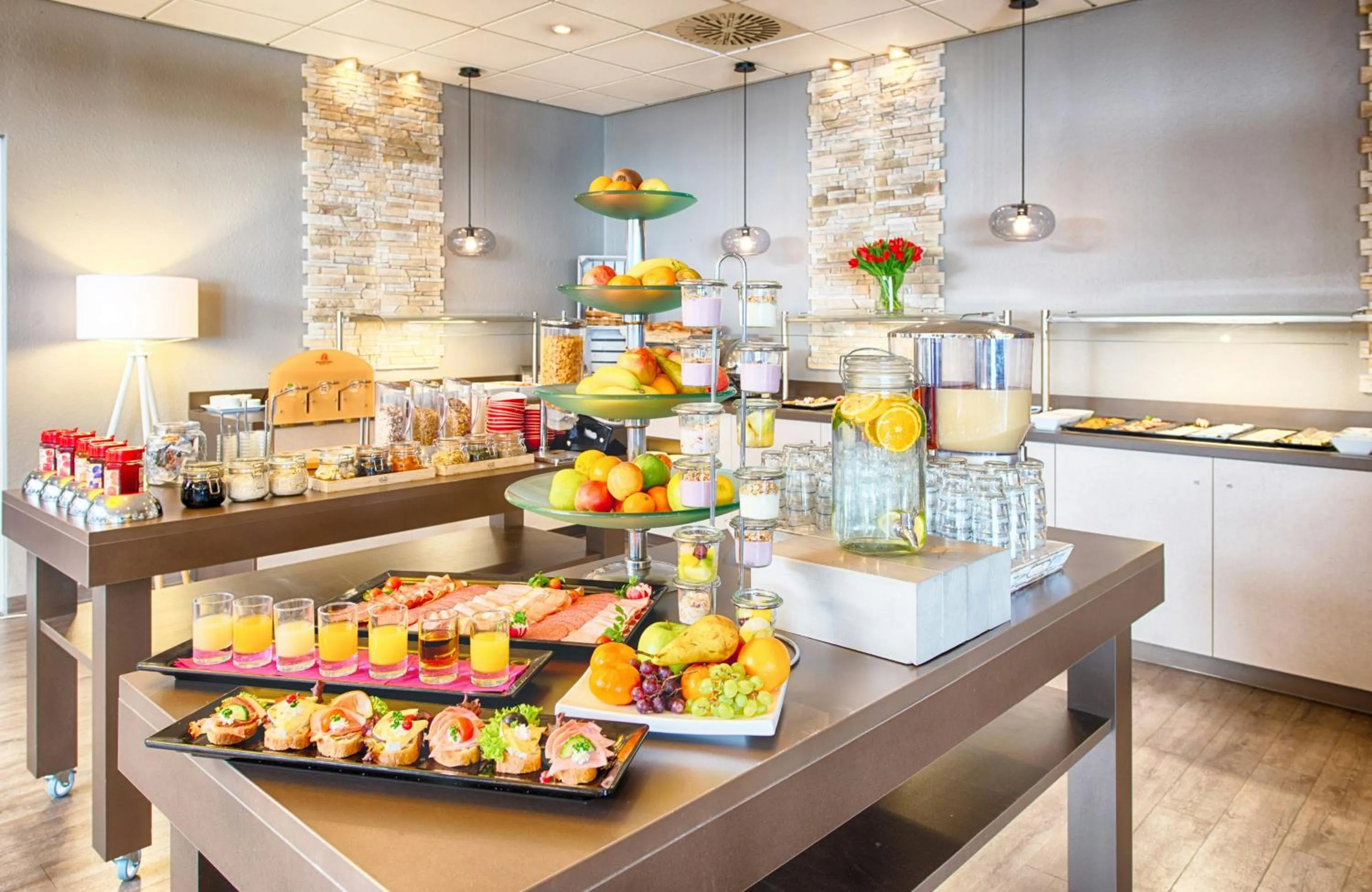 Buffet breakfast in Leonardo Hotel Mannheim-Ladenburg