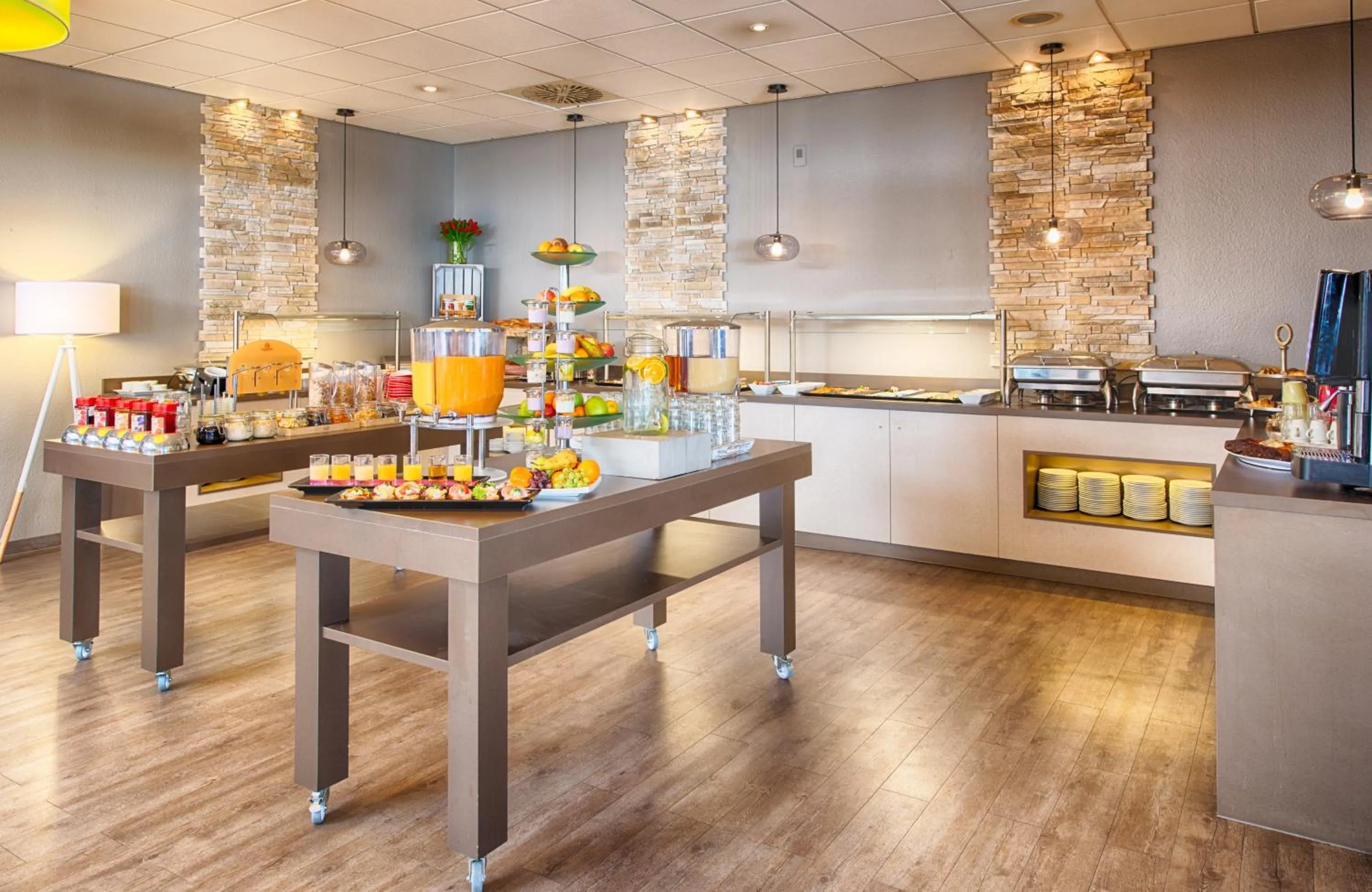 Buffet breakfast in Leonardo Hotel Mannheim-Ladenburg