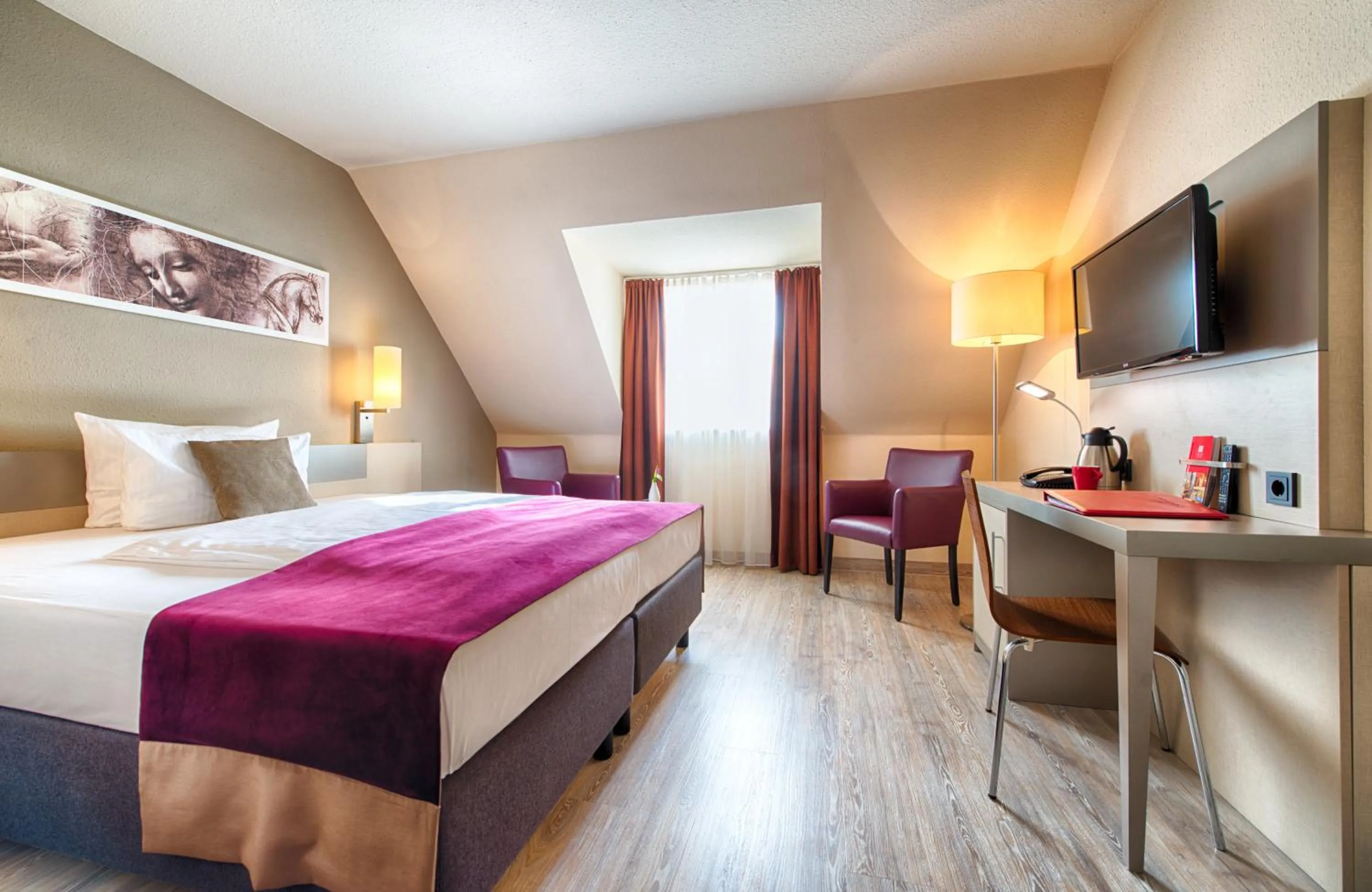 Photo of the whole room, Bed in Leonardo Hotel Mannheim-Ladenburg