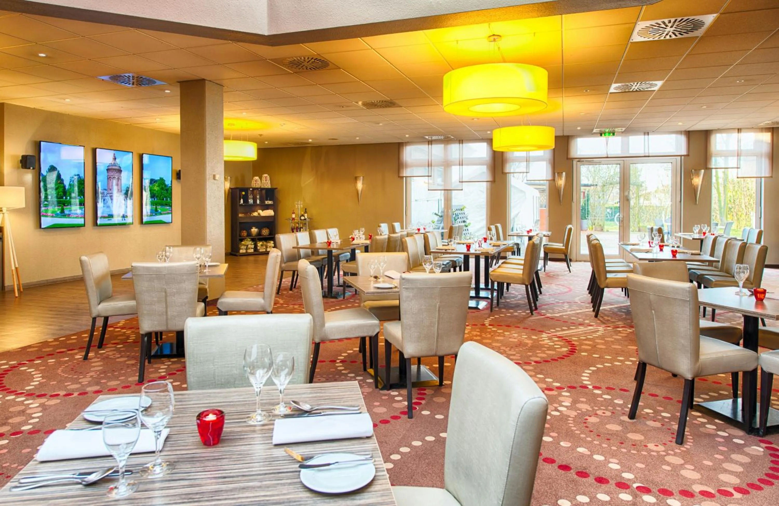 Restaurant/places to eat in Leonardo Hotel Mannheim-Ladenburg