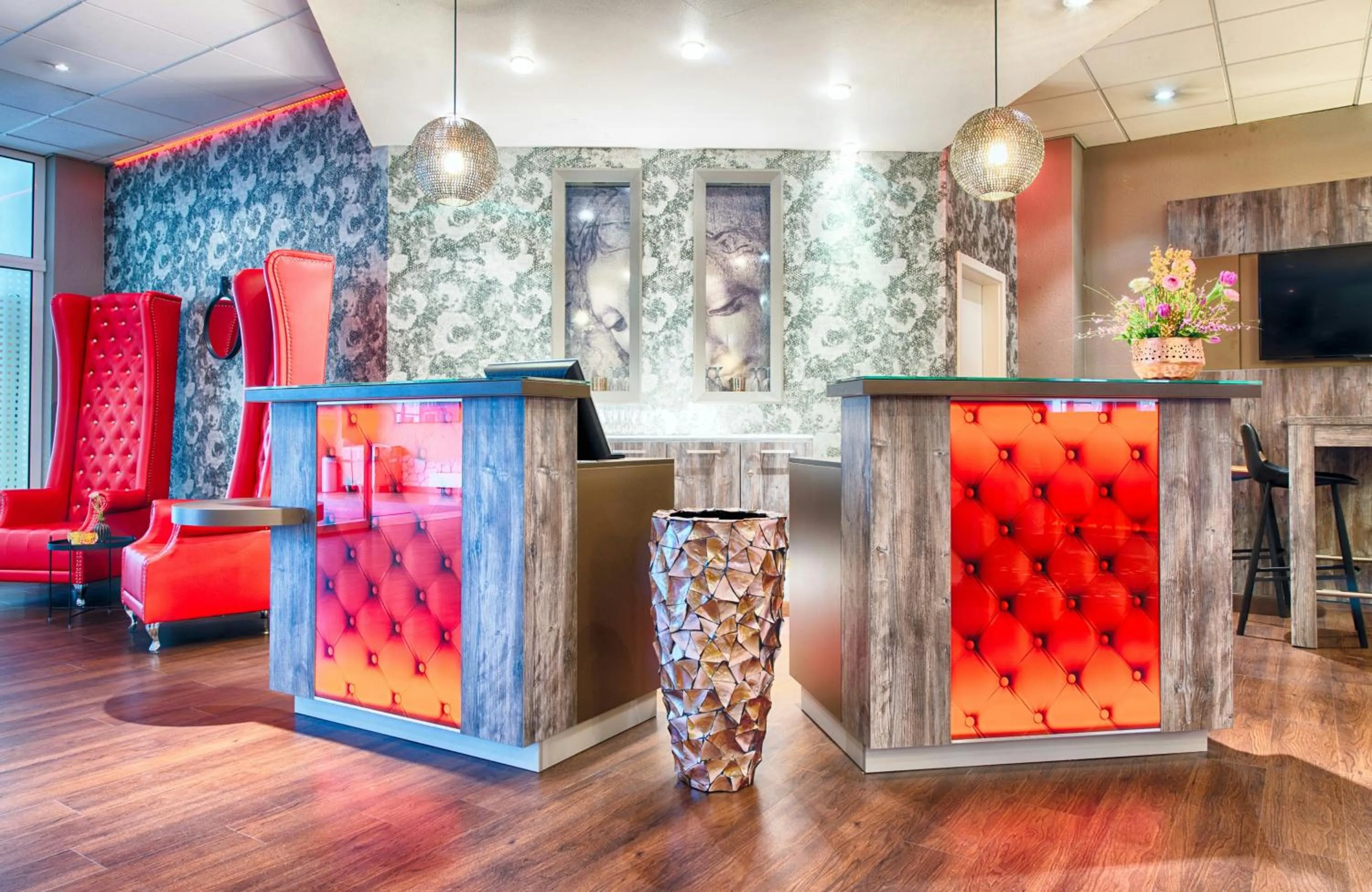 Lobby or reception in Leonardo Hotel Mannheim-Ladenburg