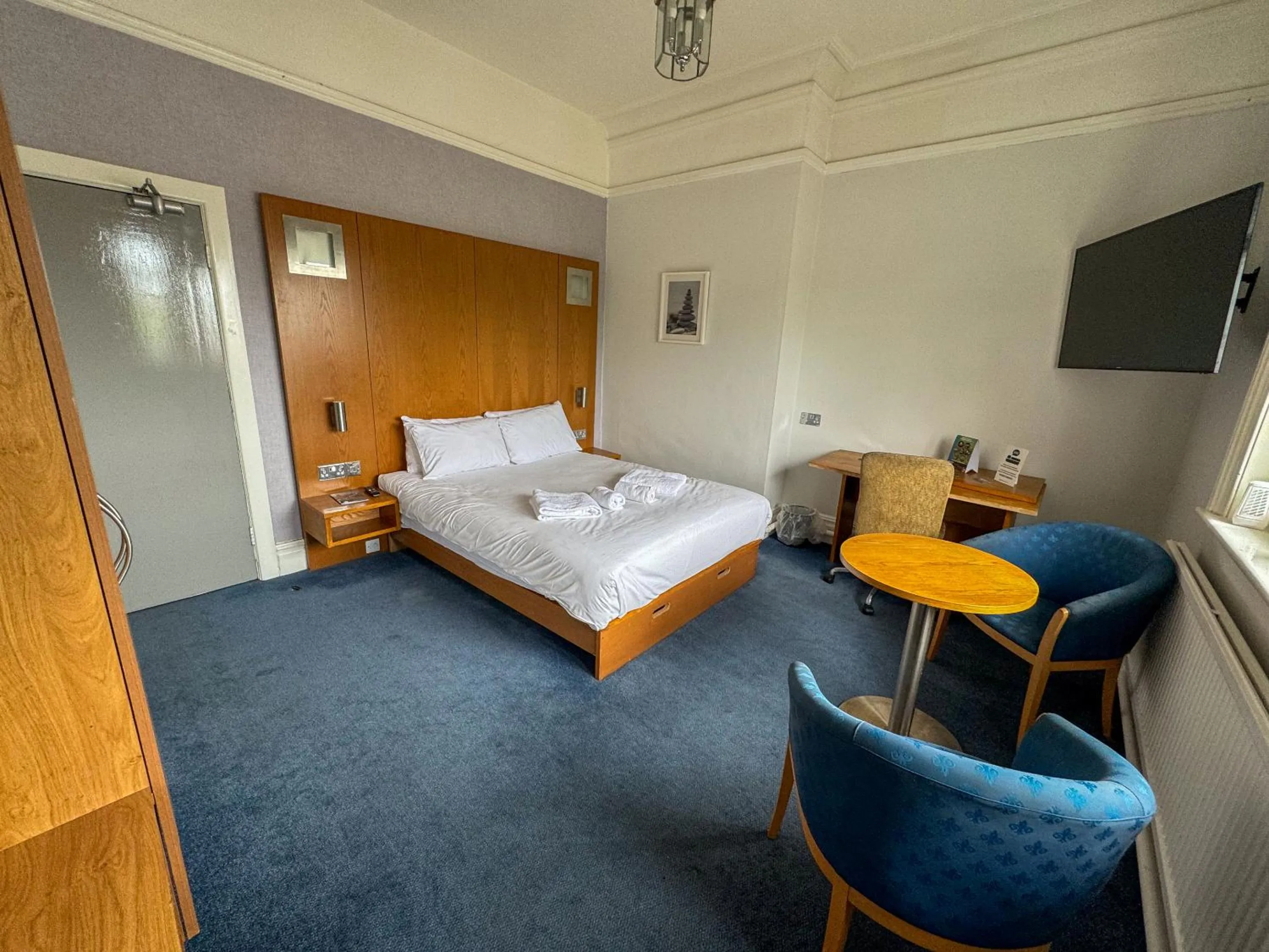 Bedroom, Bed in The New England Hotel