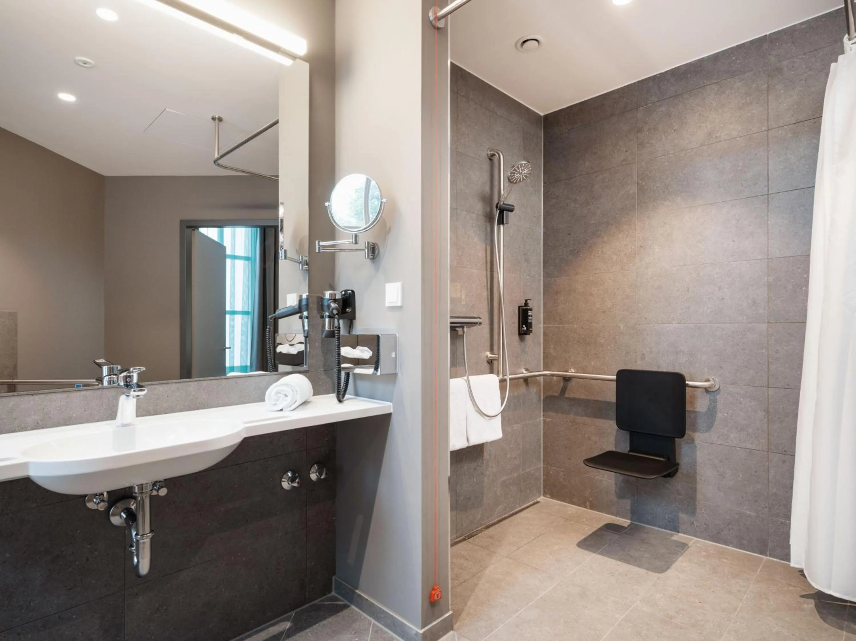 Bathroom in ibis Styles Neckarsulm