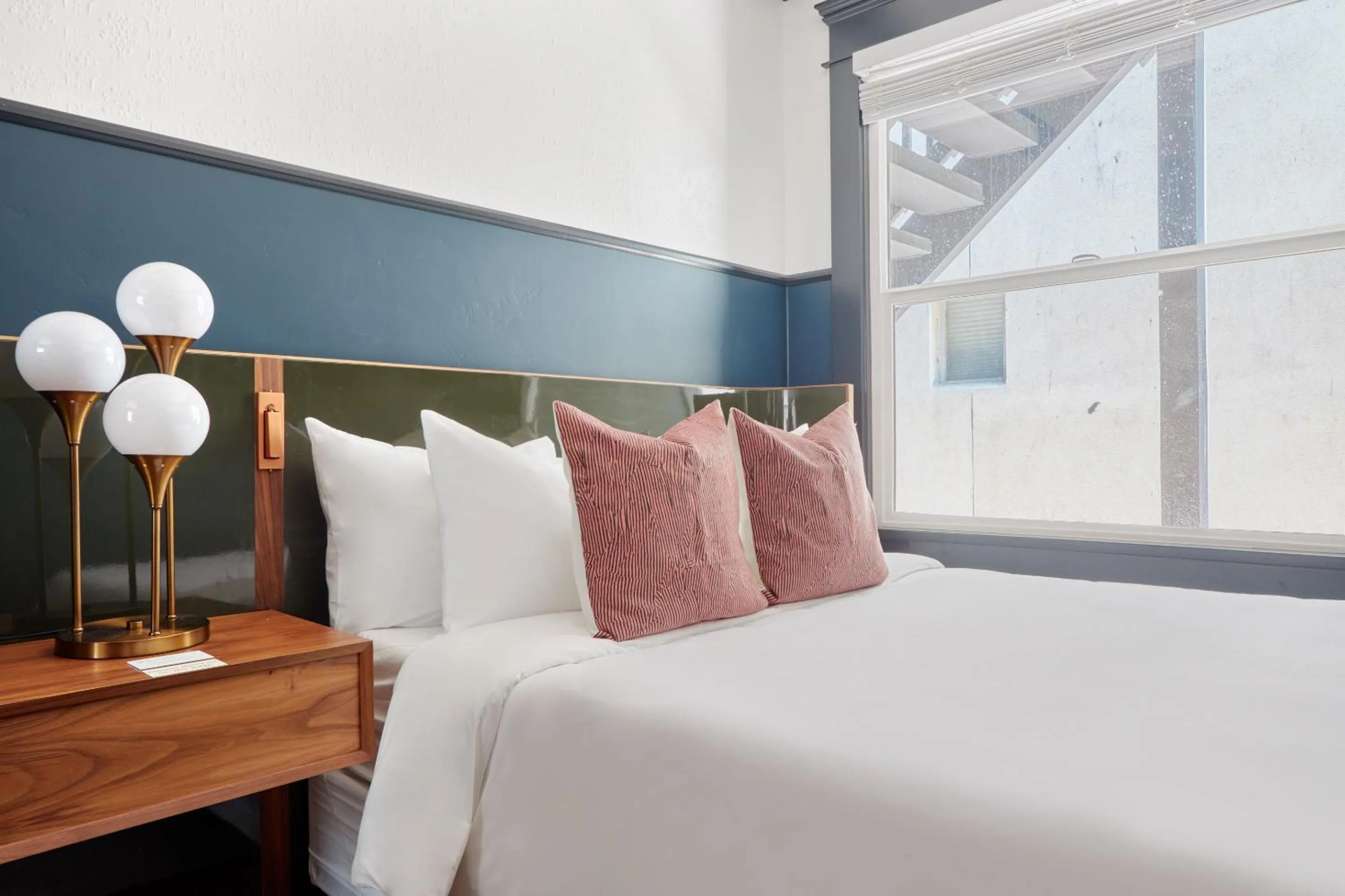 Bed in Sonder The Baker