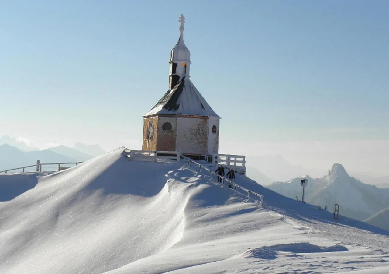 Hiking in Spa & Resort Bachmair Weissach, LUXURY FAMILY RESORT