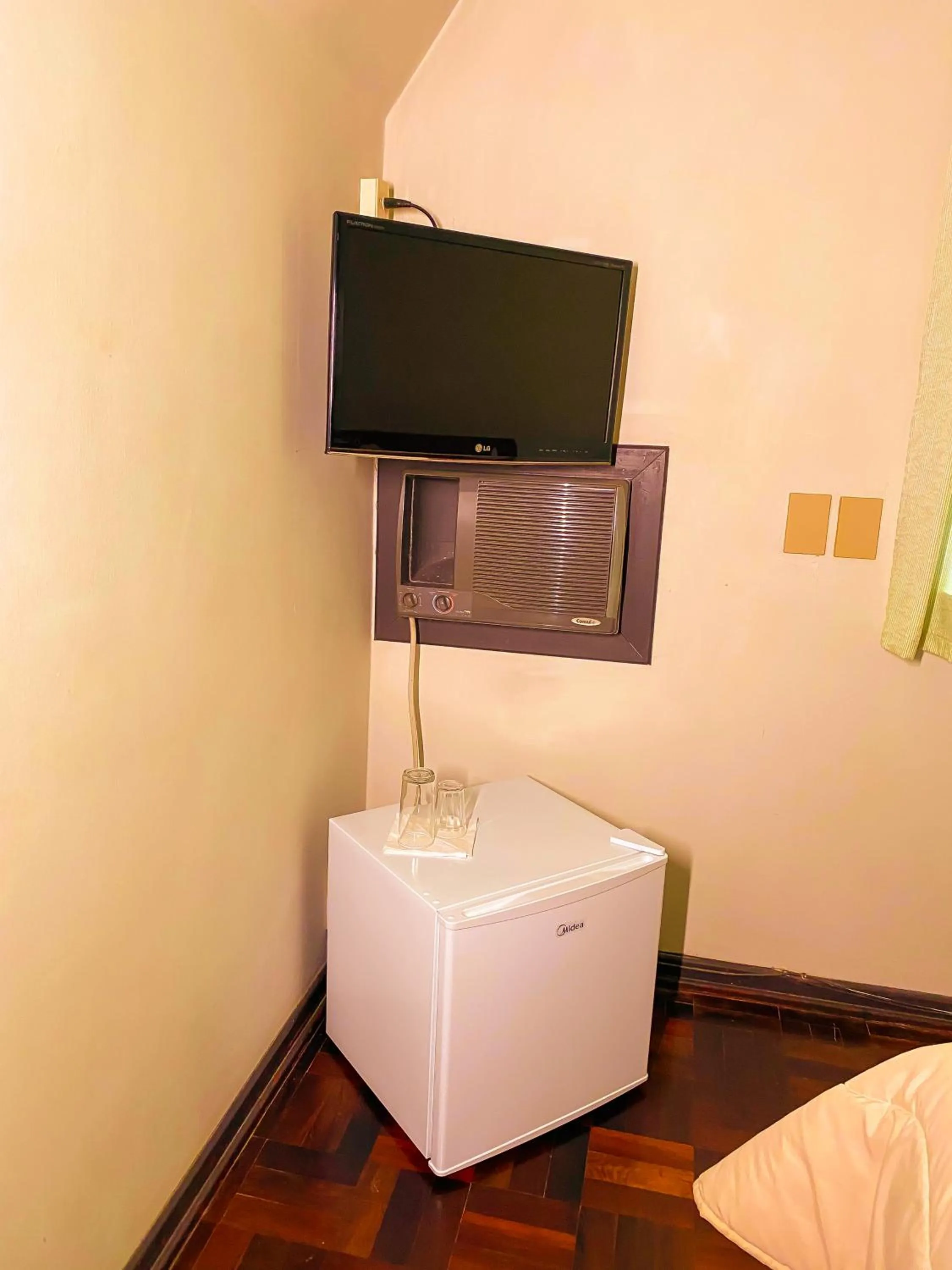 TV and multimedia in Hotel Pousada Joao de Barro