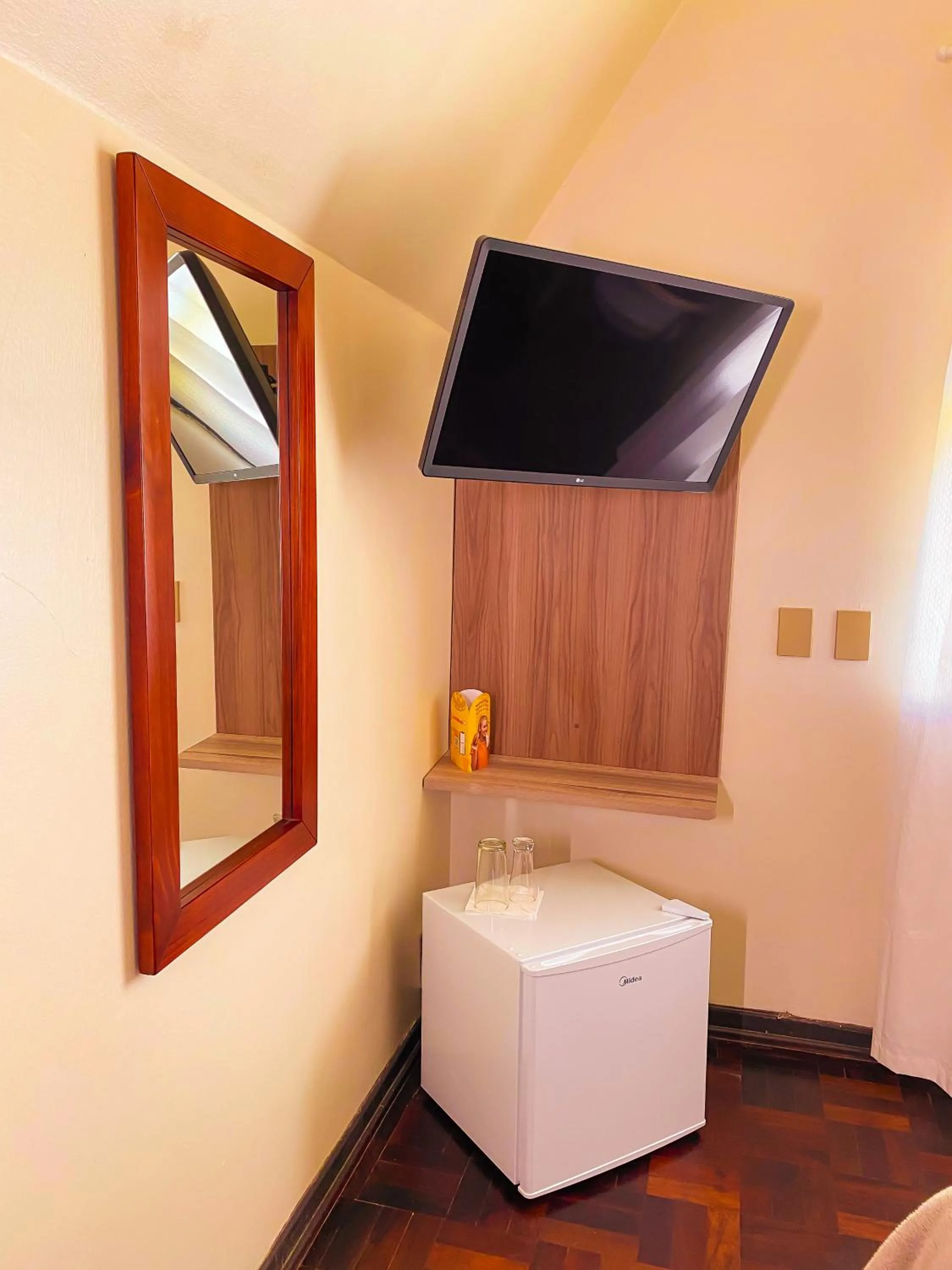 TV and multimedia in Hotel Pousada Joao de Barro