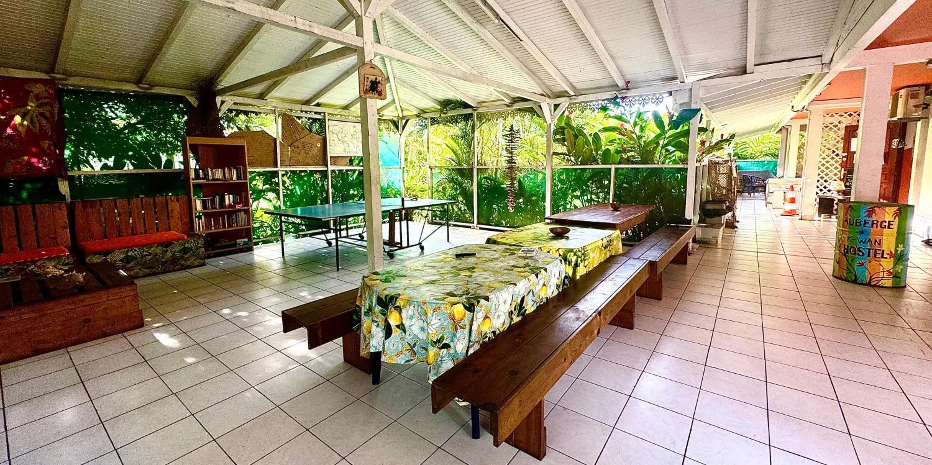 Patio in Auberge K-WAN Hostel - Proche Plages