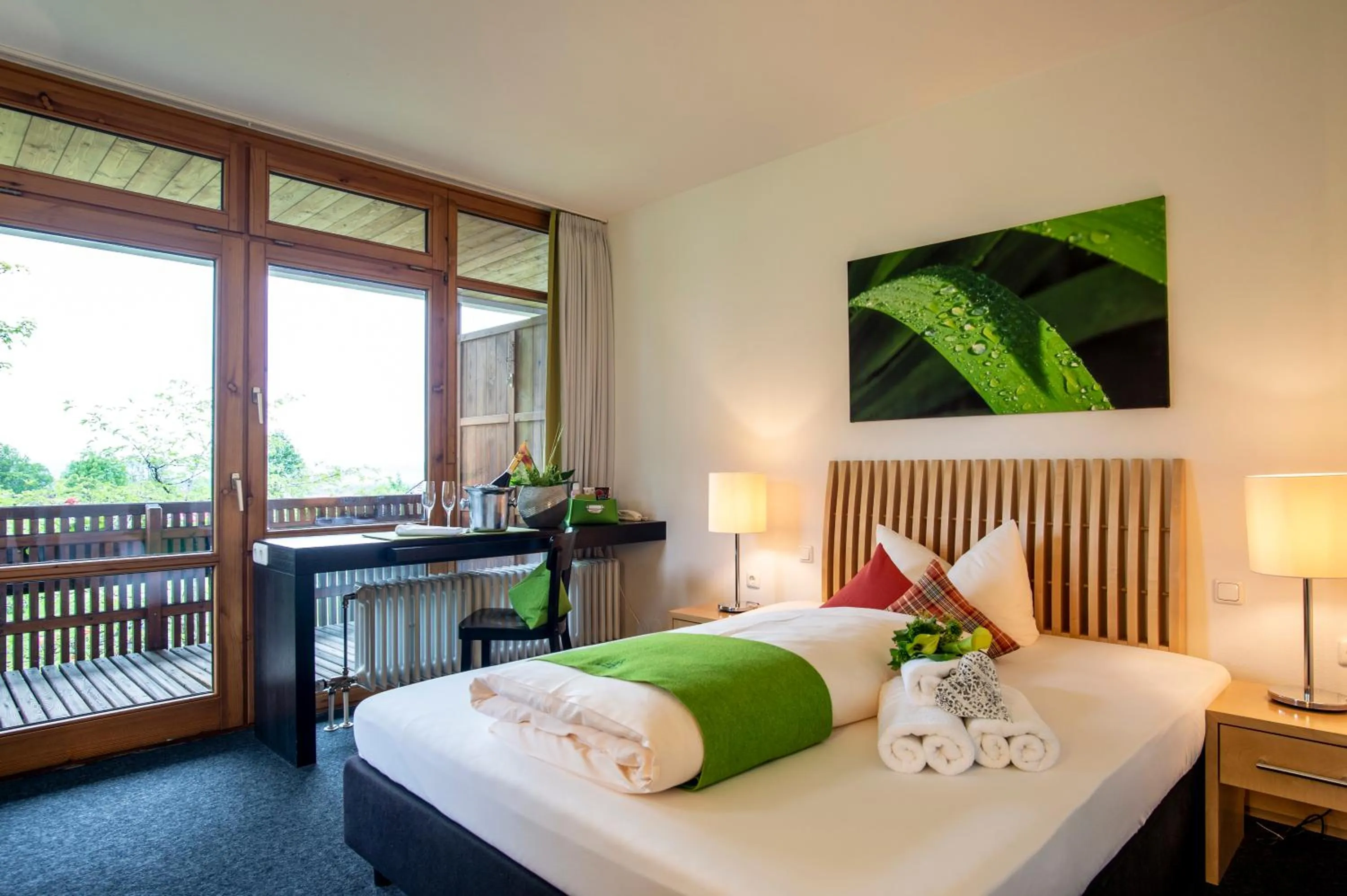 Balcony/Terrace, Bed in Hotel Alpenblick