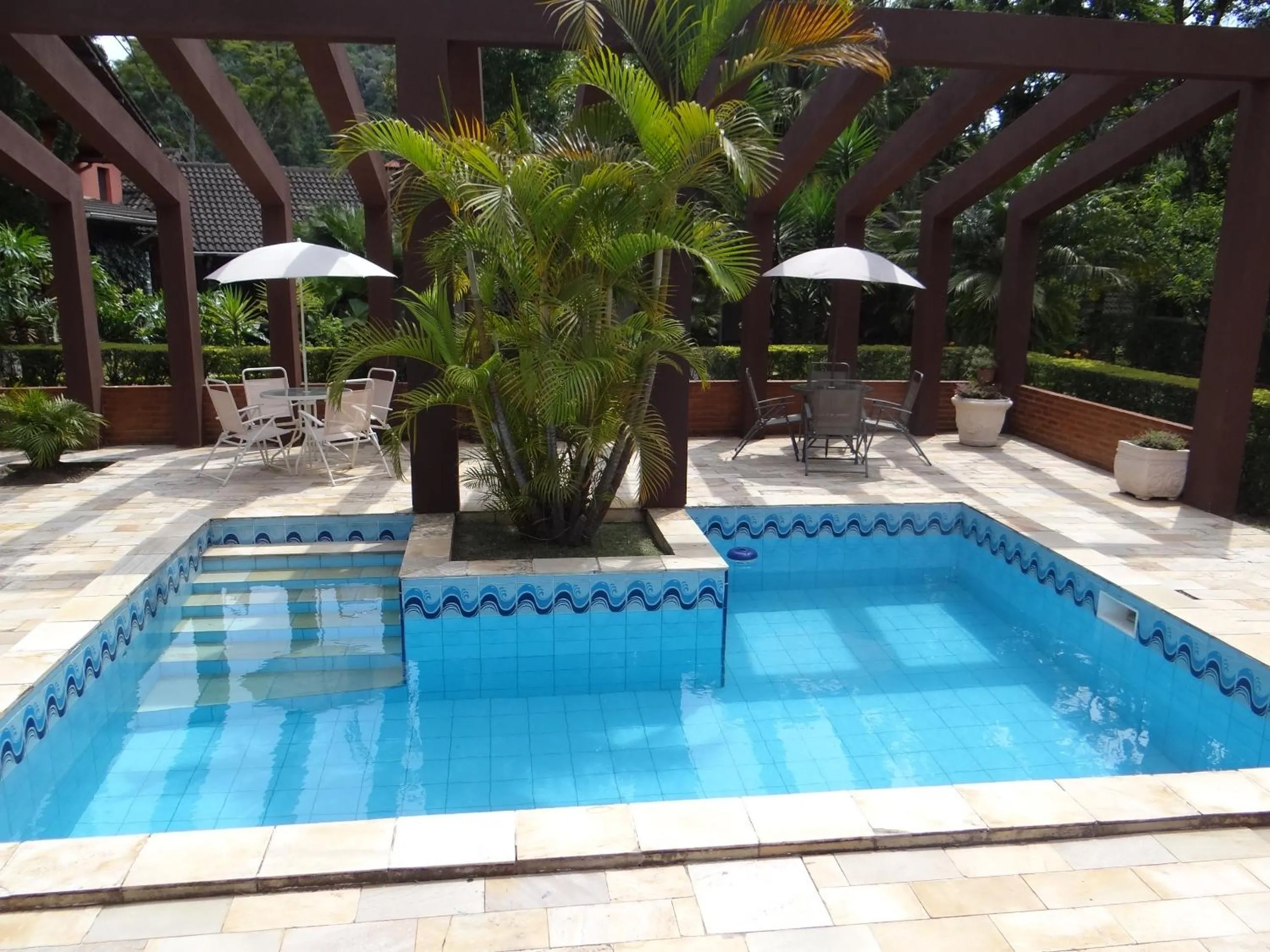 Swimming pool in Pousada da Mantiqueira