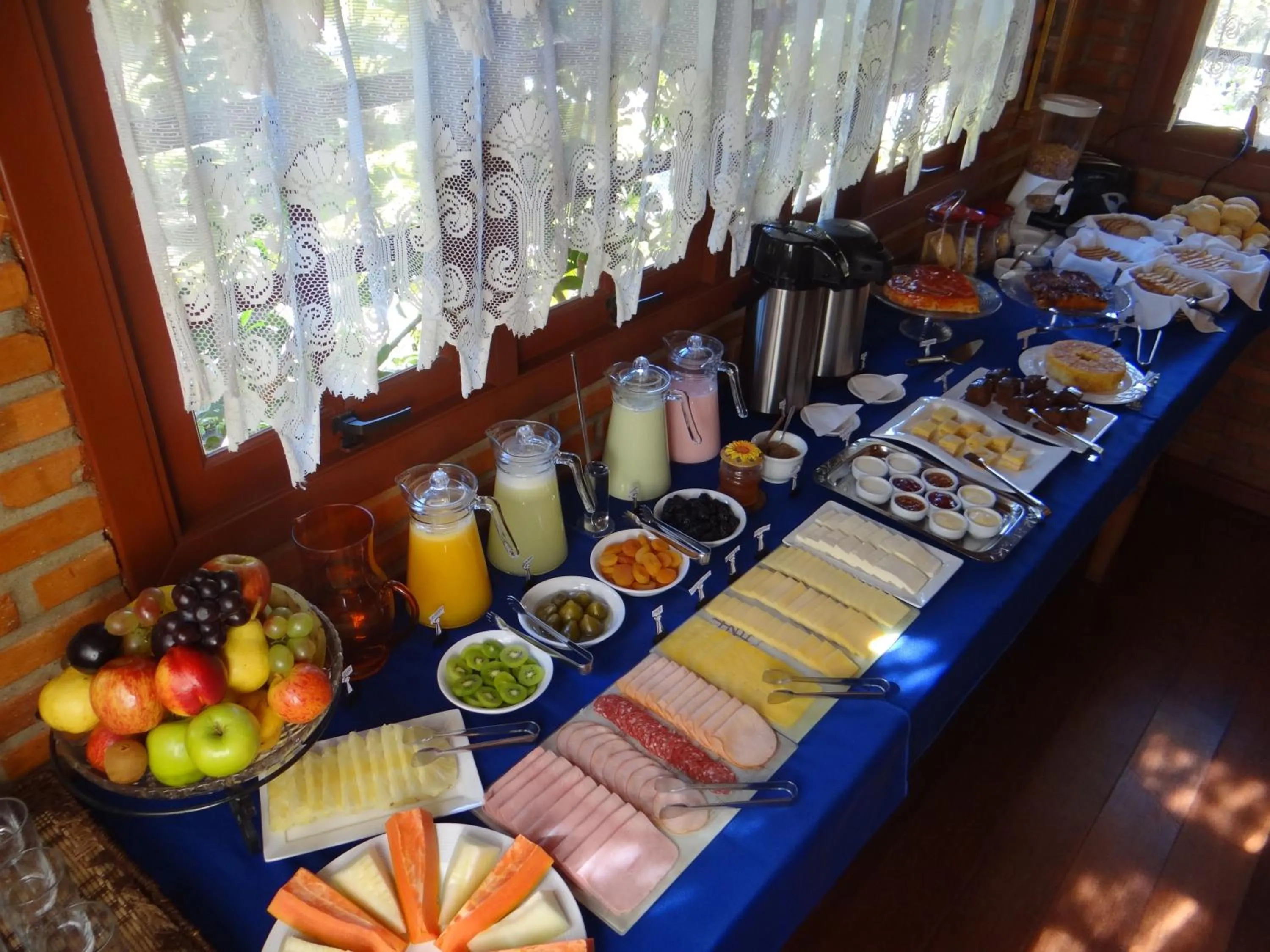 Buffet breakfast in Pousada da Mantiqueira