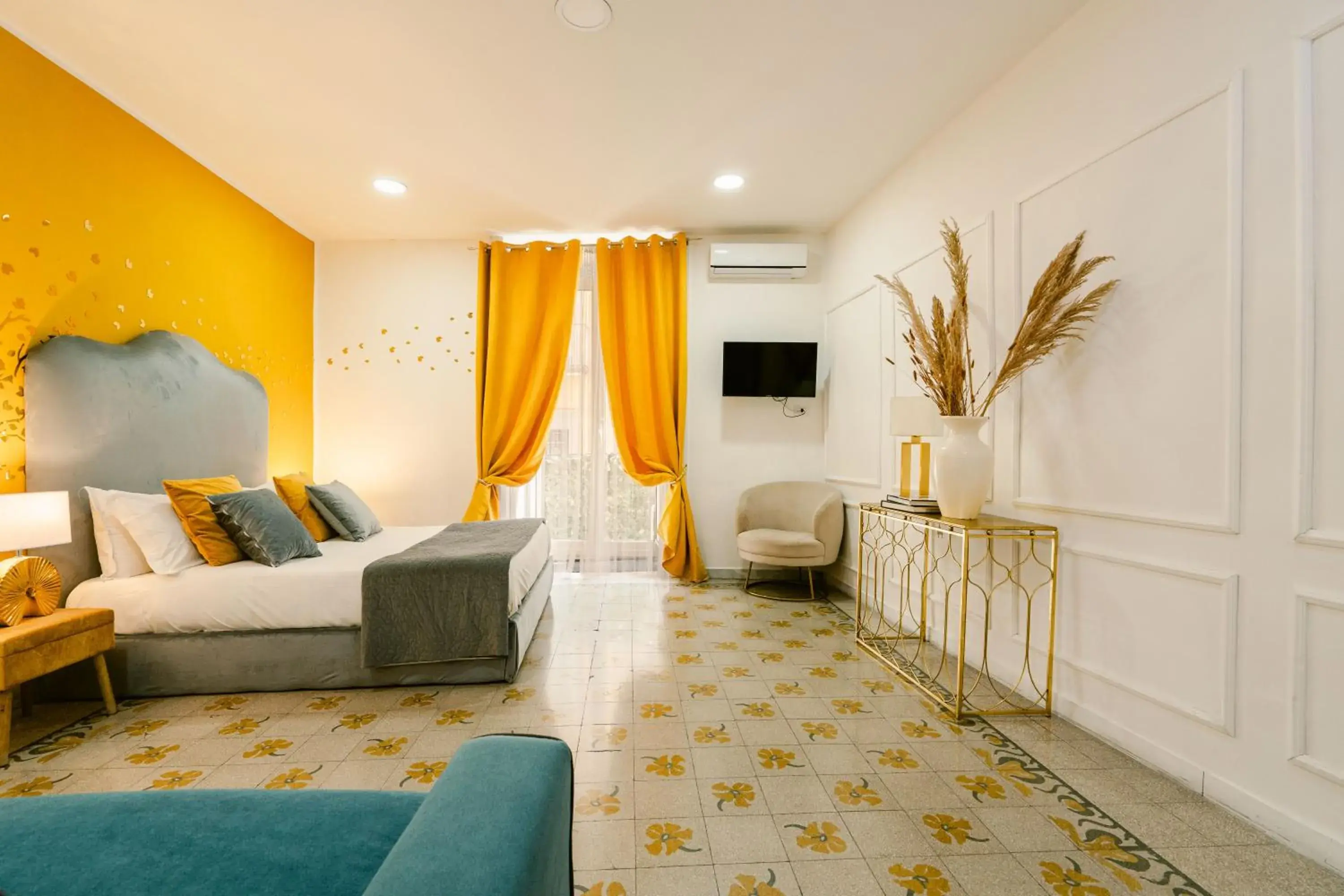 Deluxe Room in Random B&B Deluxe Room in Random B&B