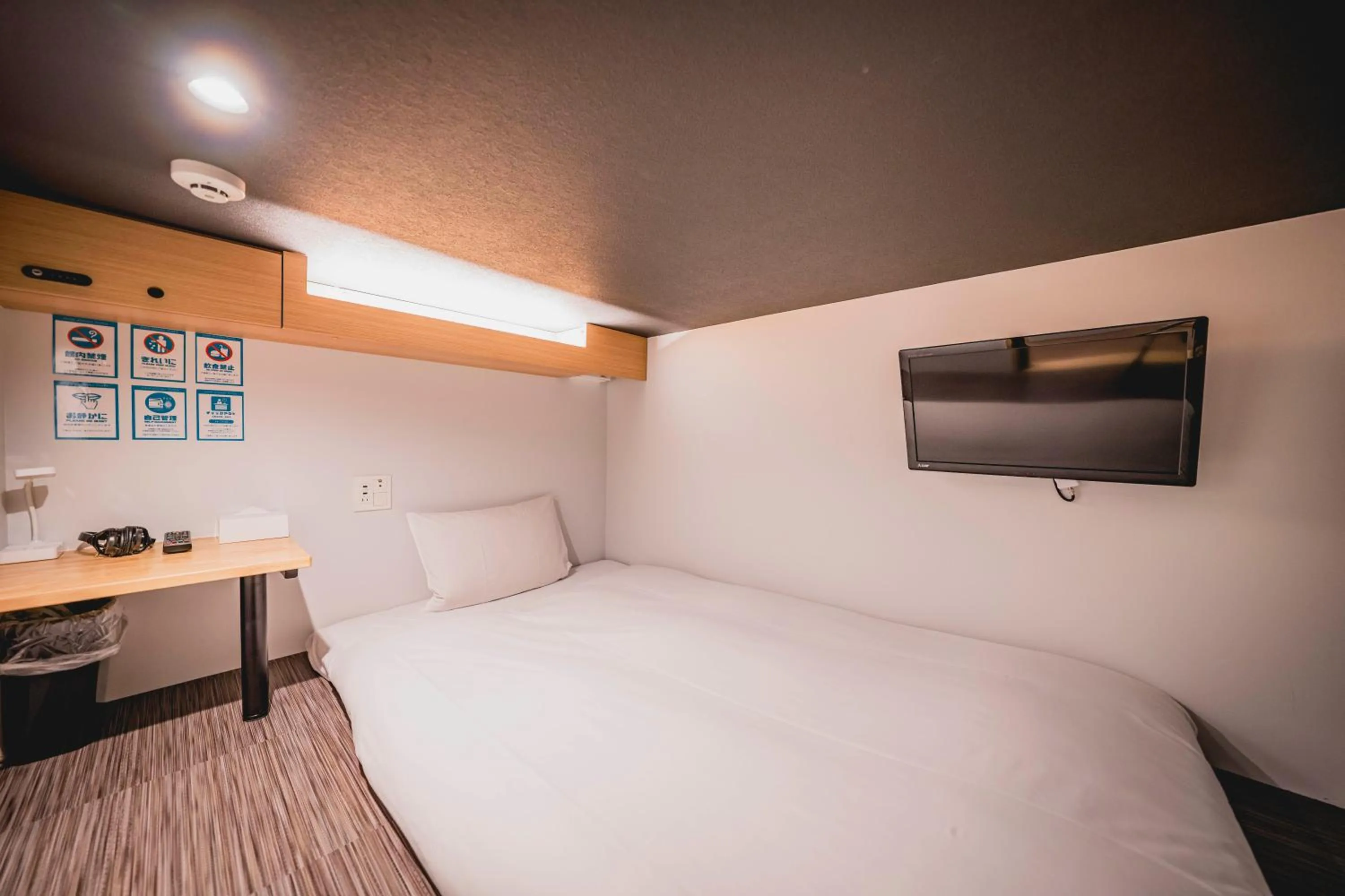 Photo of the whole room, Bed in hotel atarayo osaka