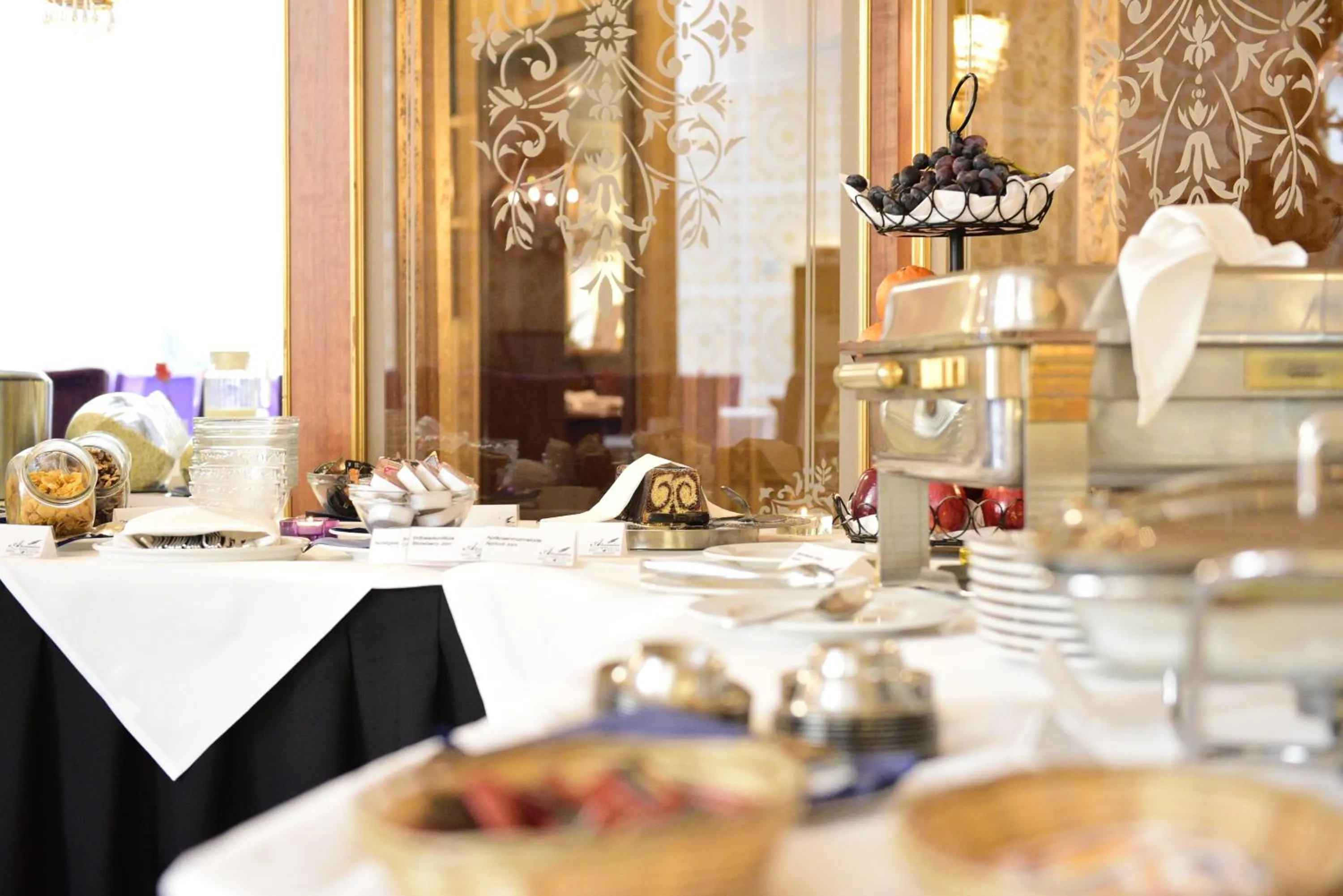 Food and drinks in Hotel Alexandra