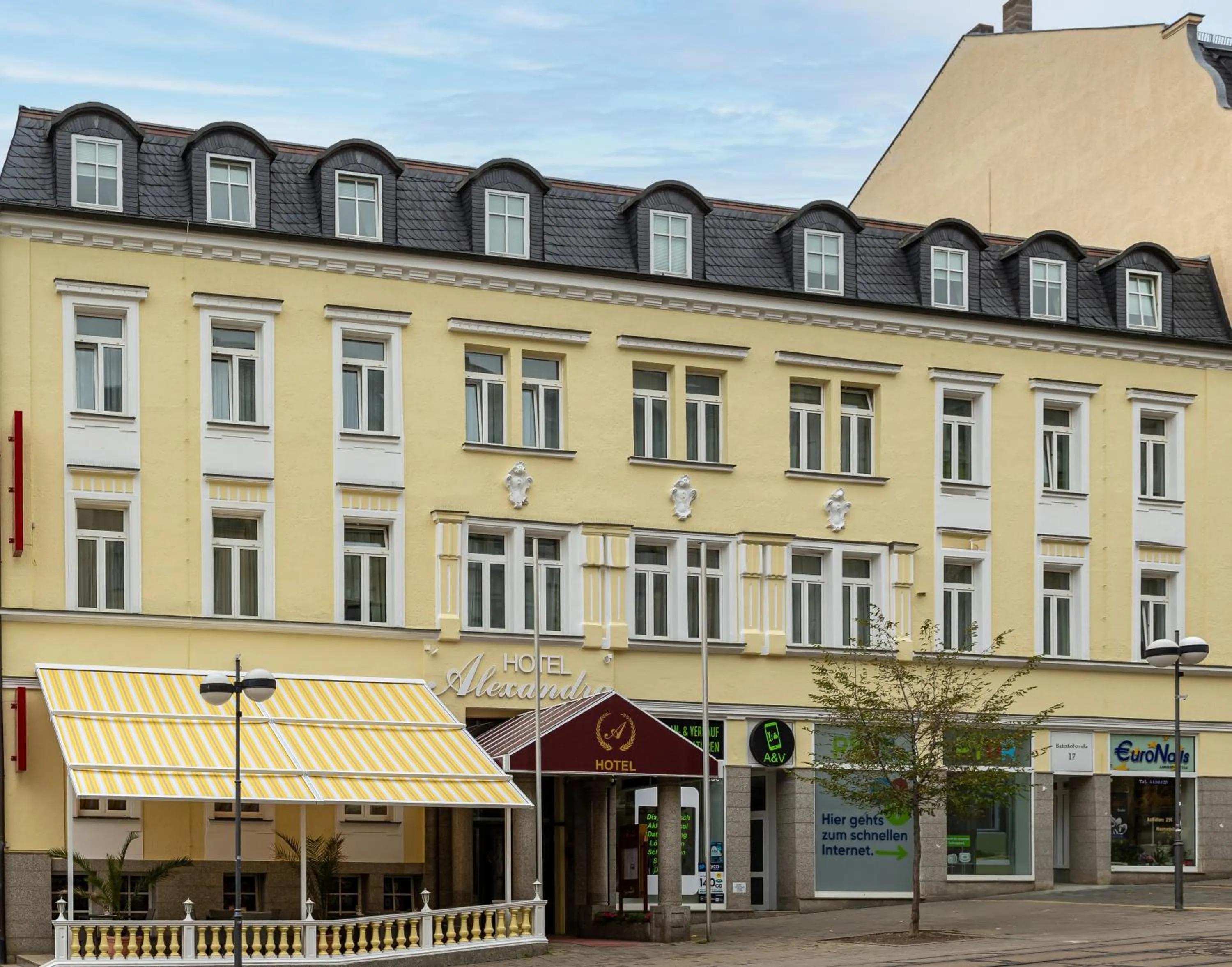 Property building in Hotel Alexandra