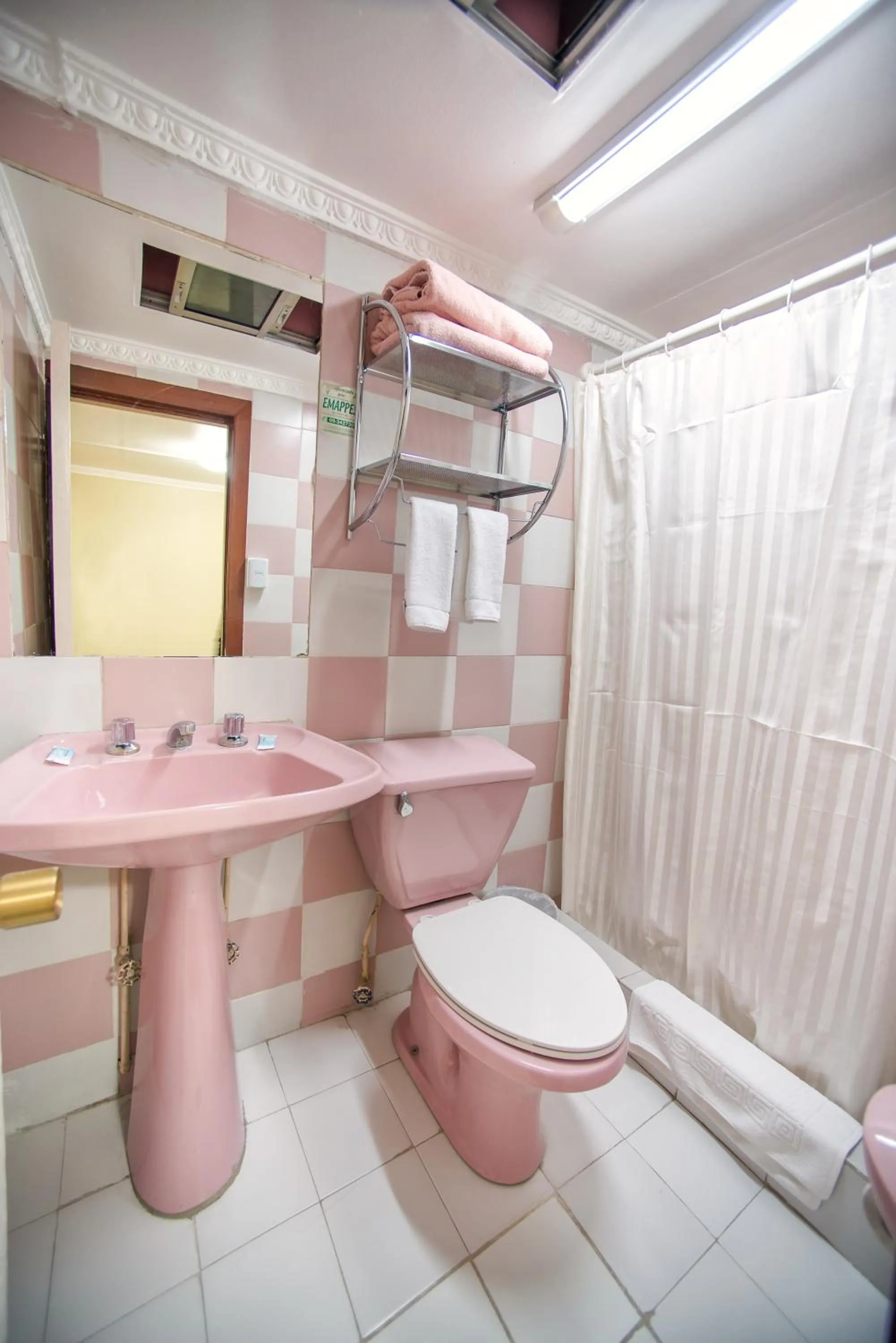 Bathroom in Hotel Sahara Inn