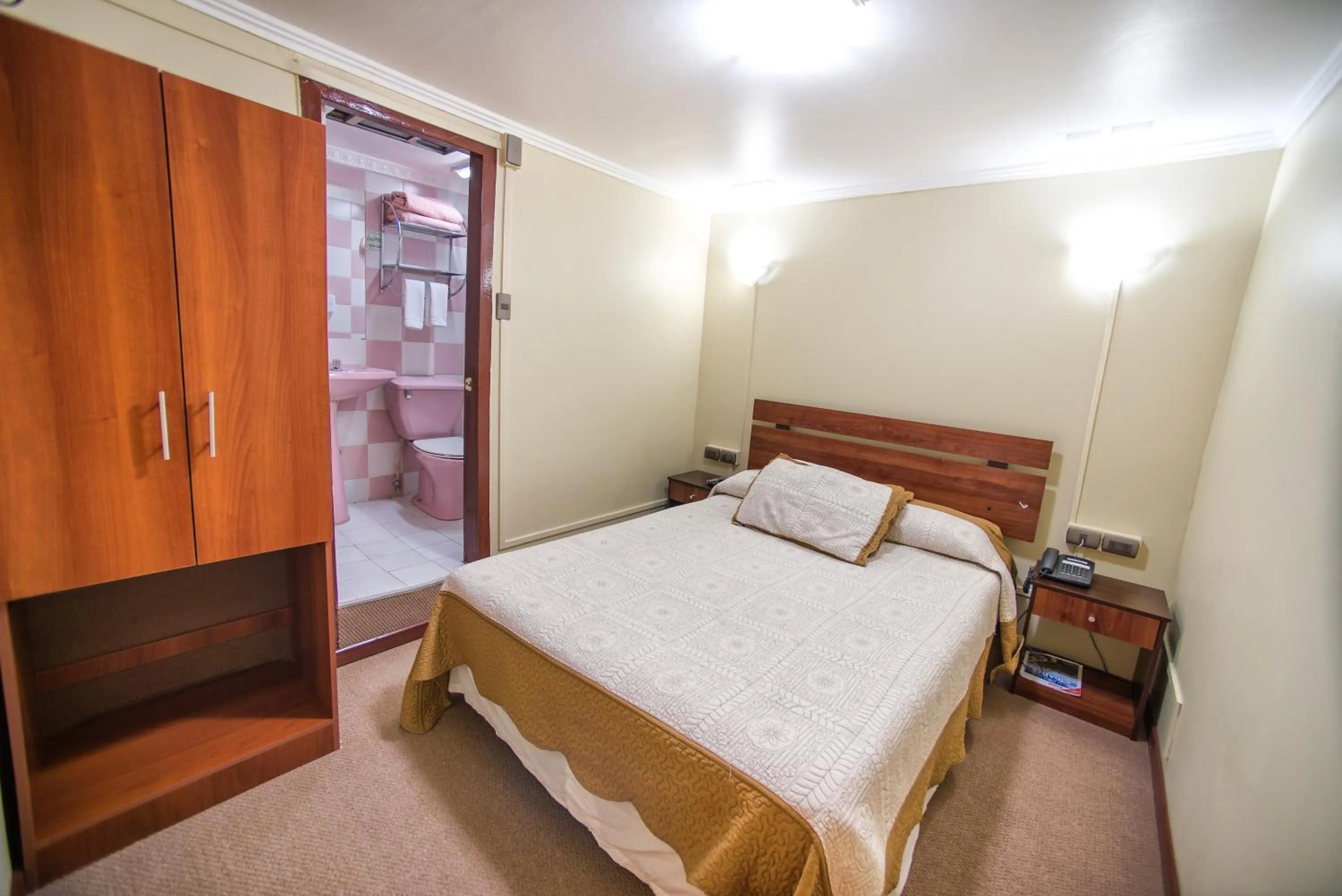 Photo of the whole room, Bed in Hotel Sahara Inn