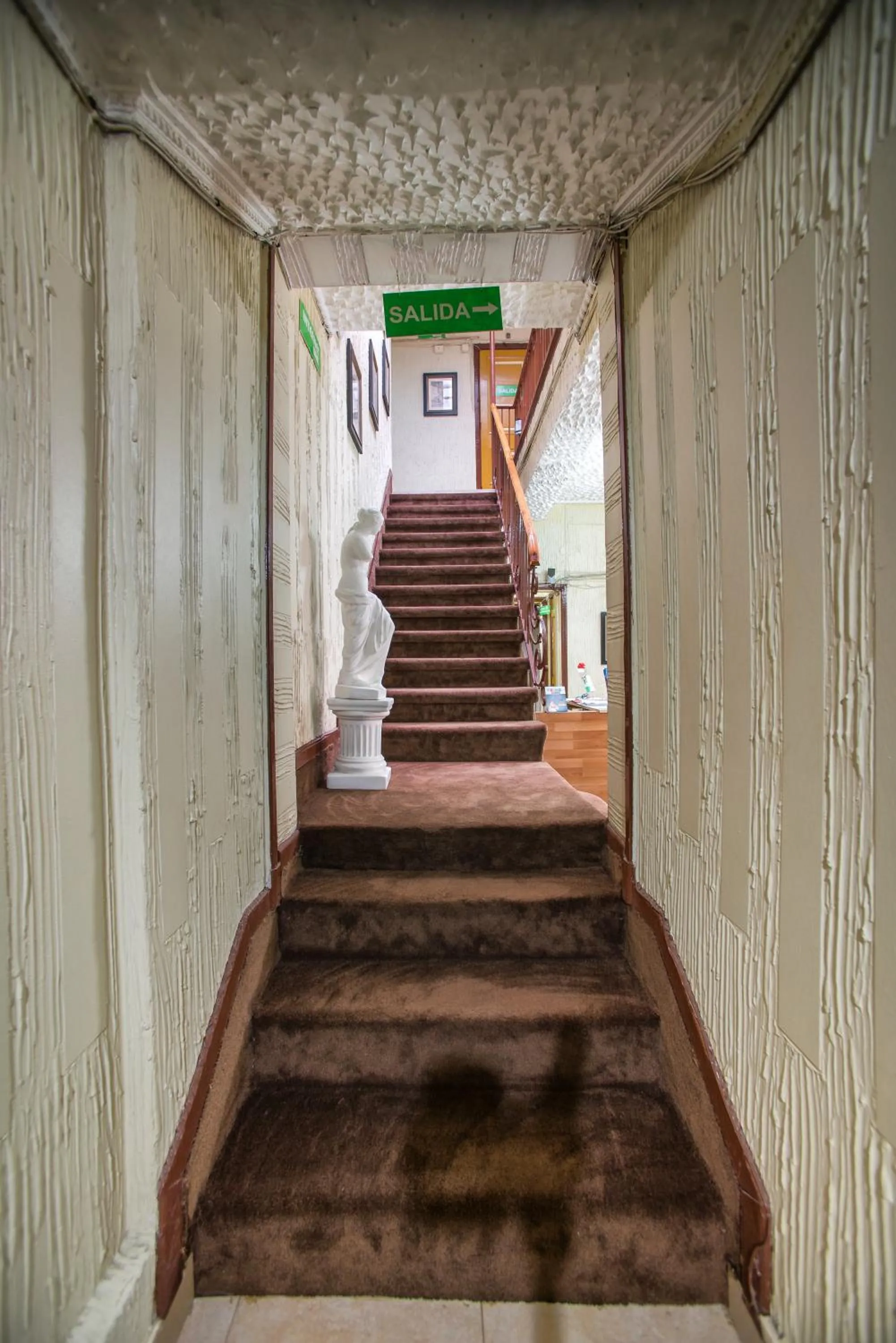 Decorative detail in Hotel Sahara Inn
