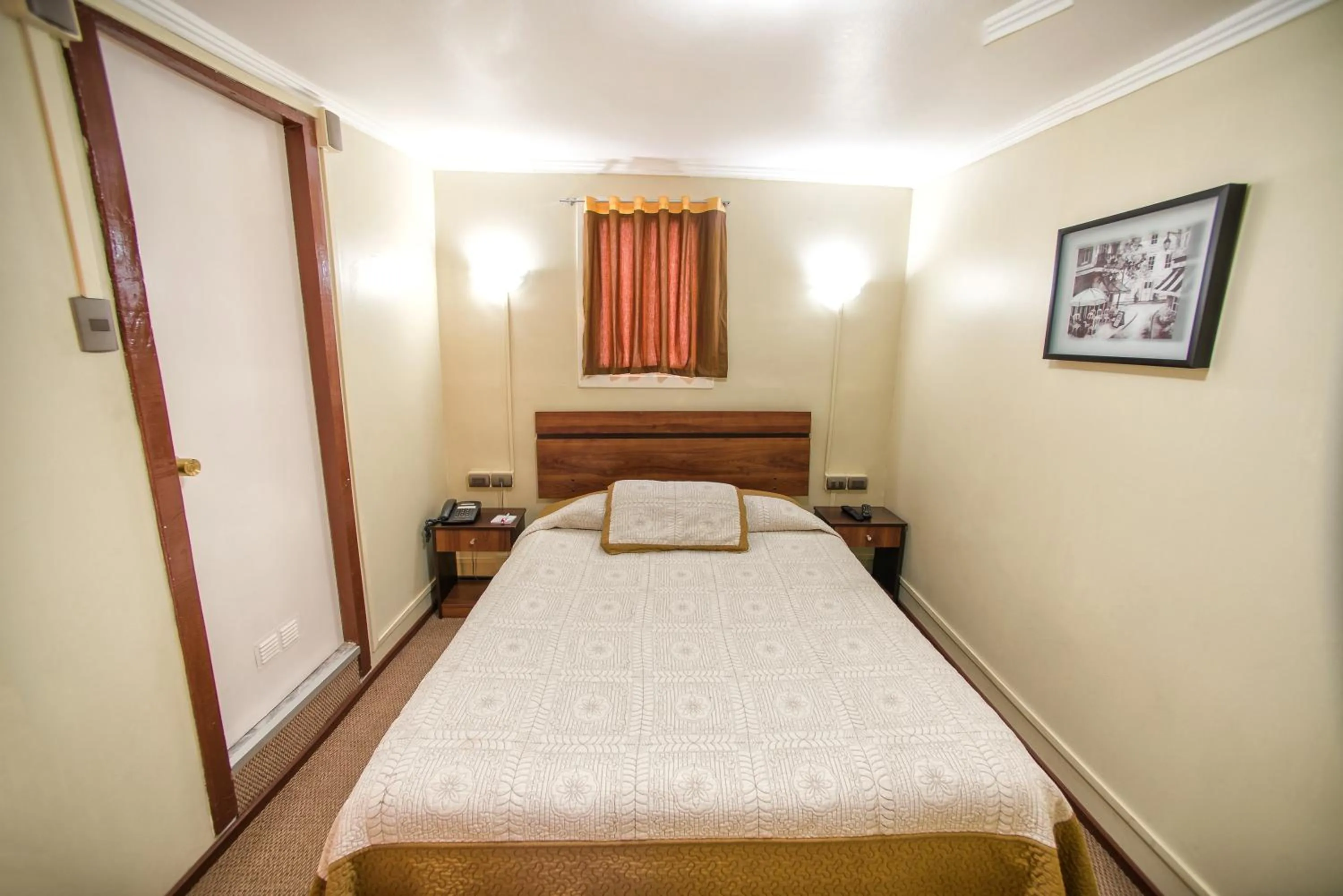 Bedroom, Bed in Hotel Sahara Inn