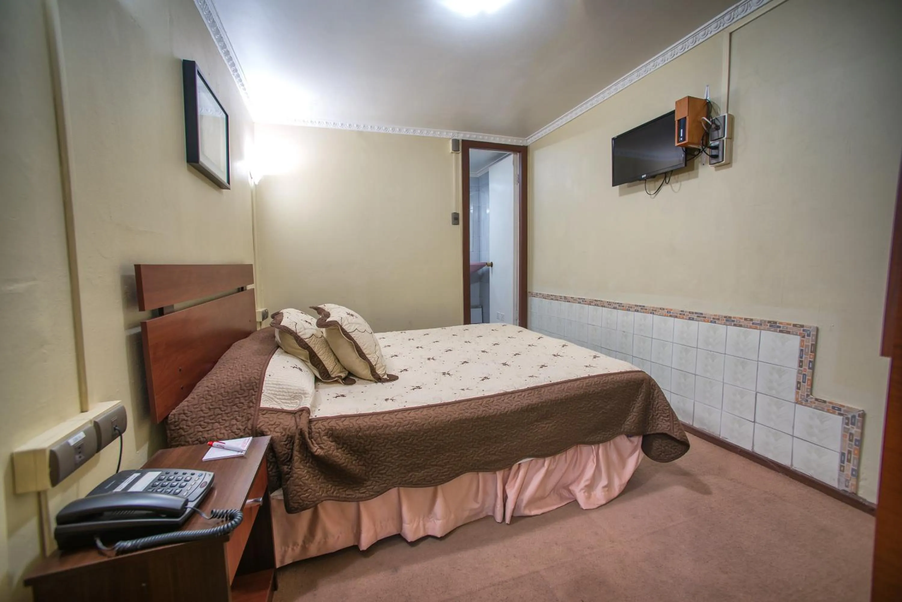 Bedroom, Bed in Hotel Sahara Inn