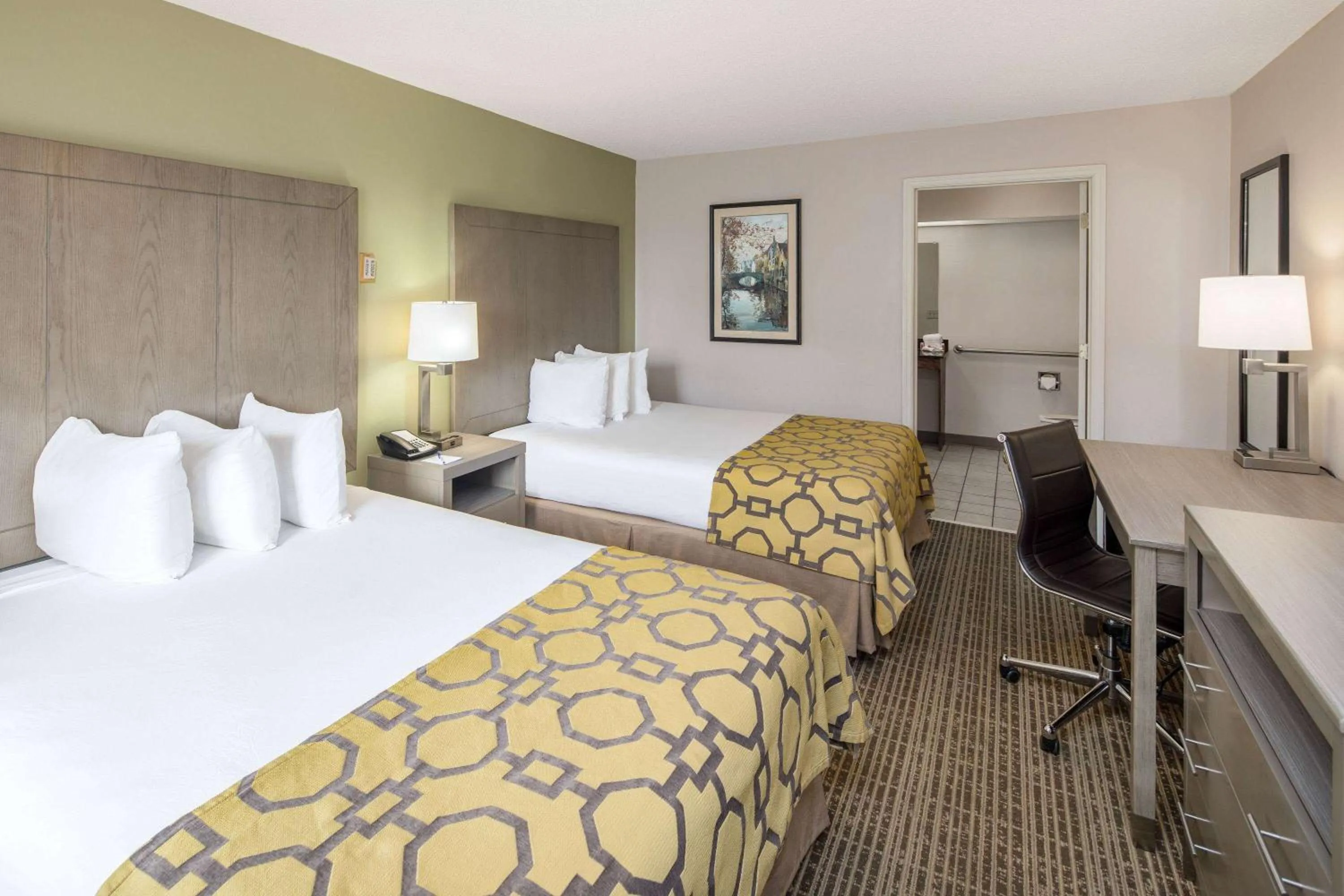 Photo of the whole room, Bed in Baymont by Wyndham Cleveland