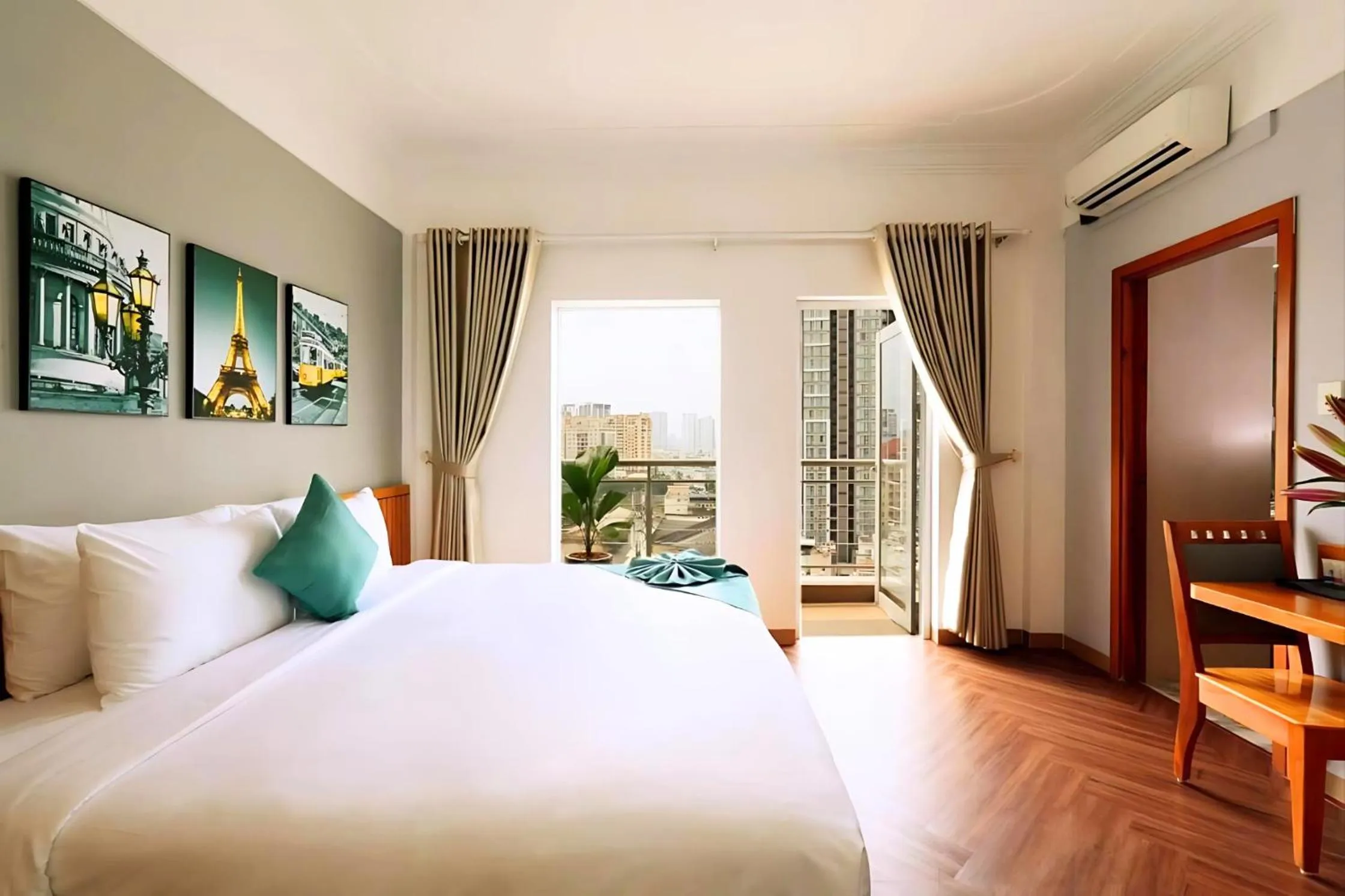 Bed in Happy Life Green Hotel