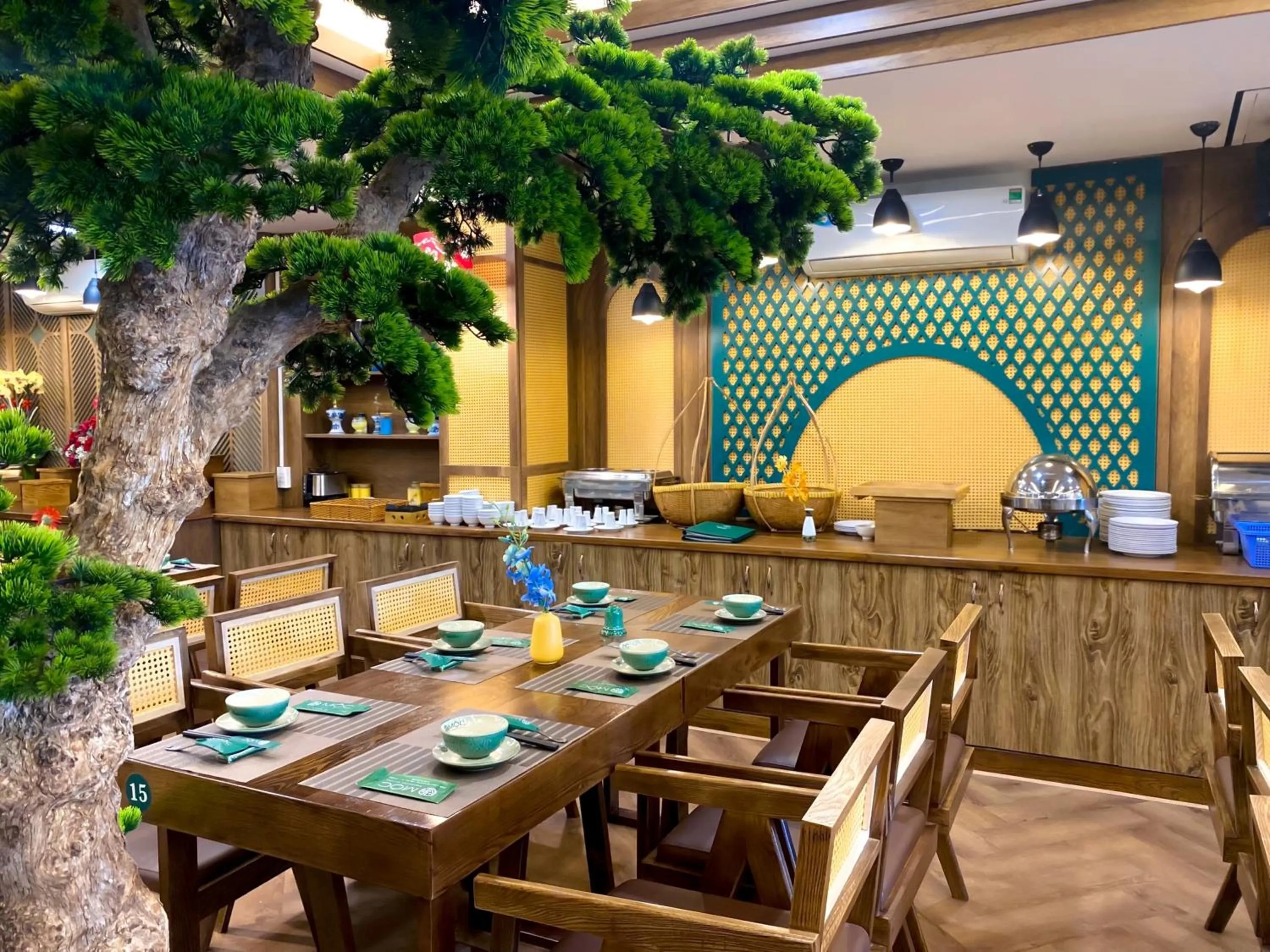 Restaurant/places to eat in Happy Life Green Hotel