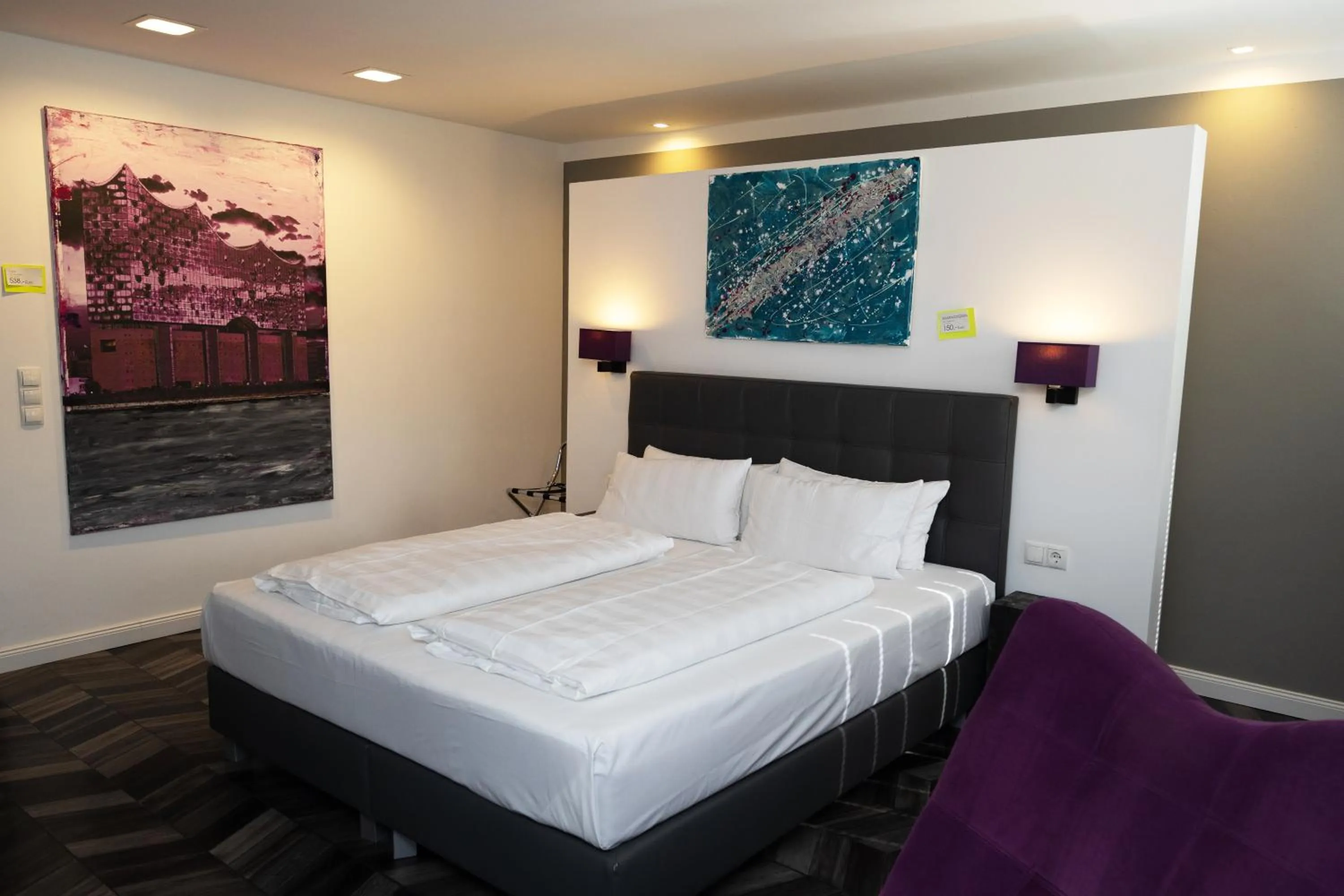 Photo of the whole room, Bed in Hotel52 Bergheim