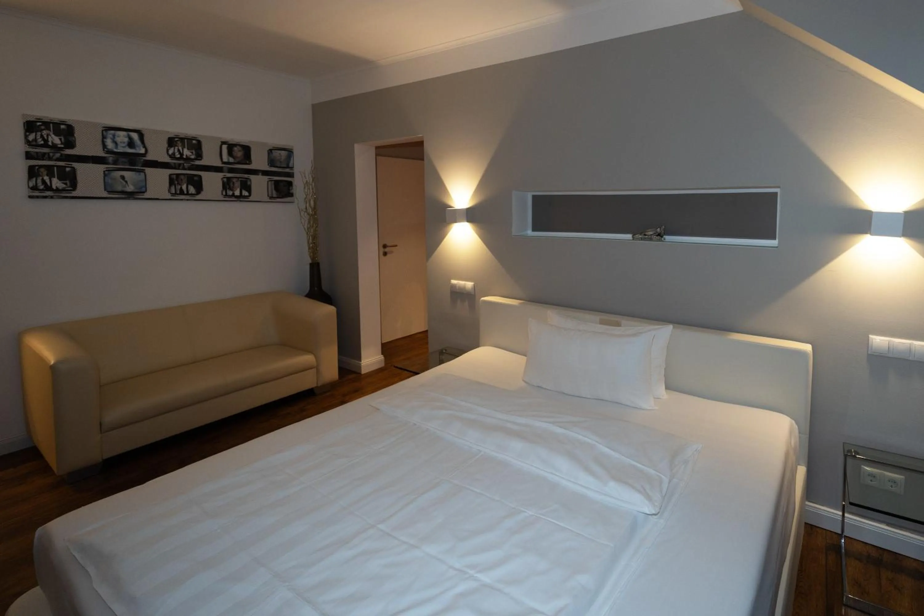 Photo of the whole room, Bed in Hotel52 Bergheim