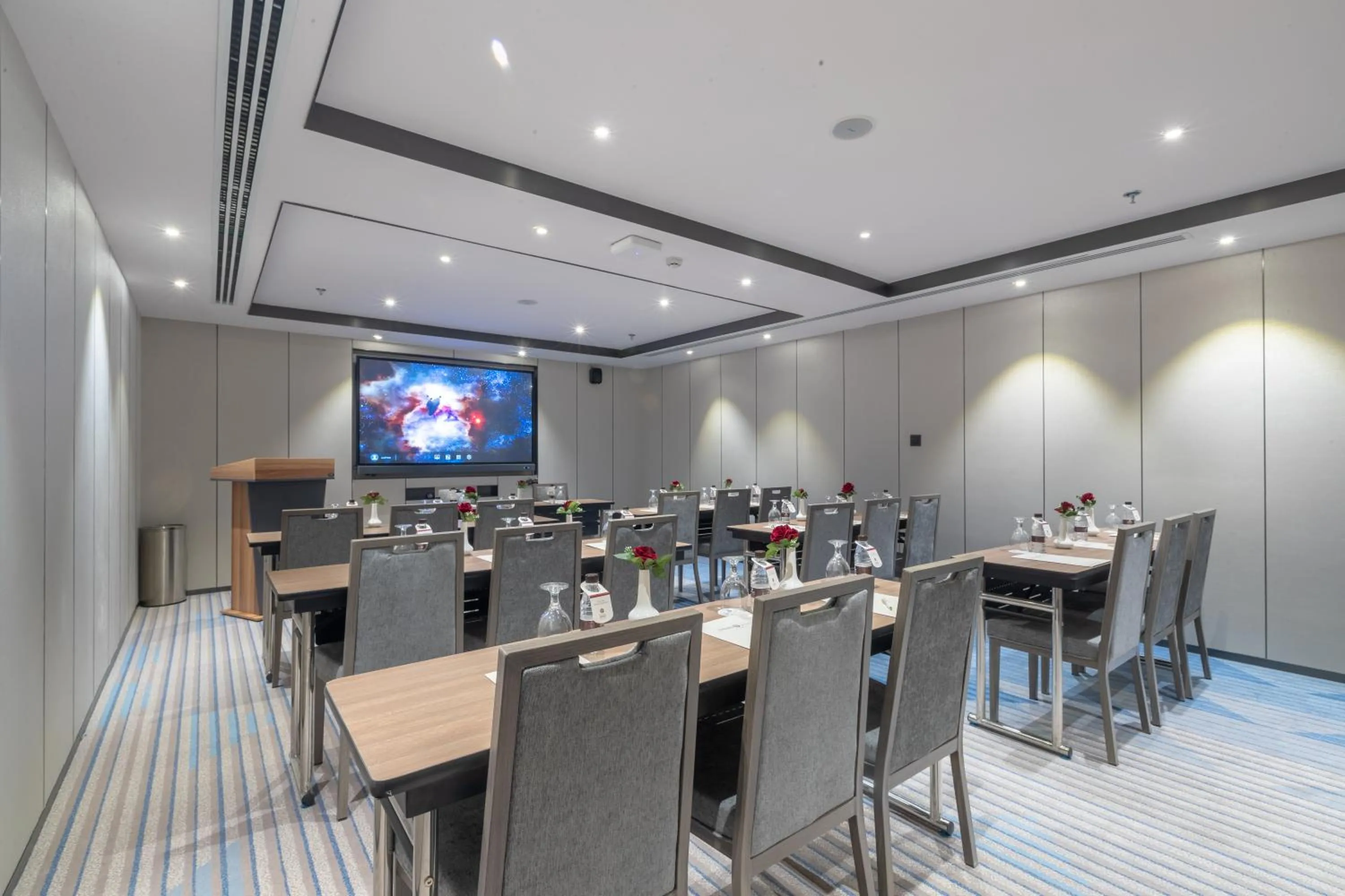 Business facilities in Braira Al Yarmouk