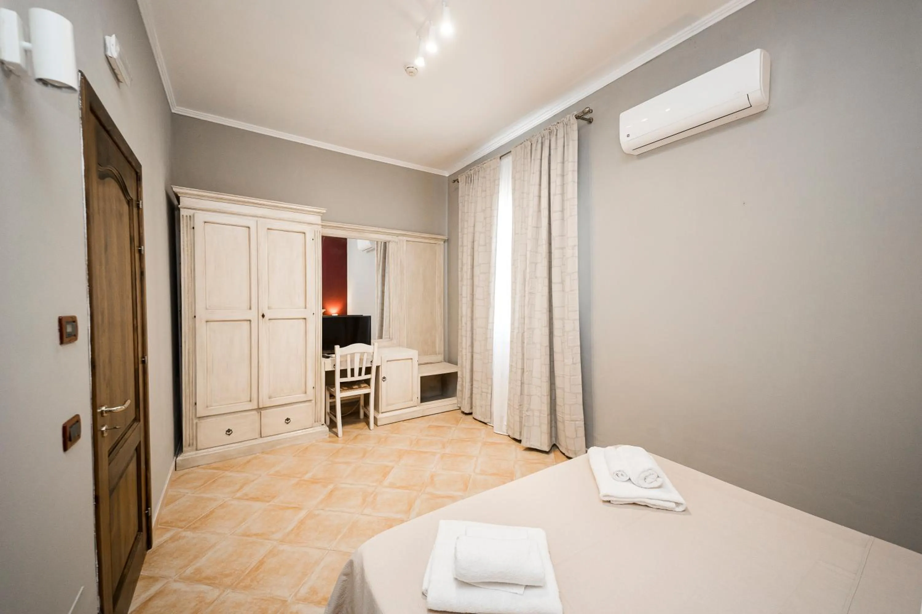 Photo of the whole room, Bed in La Restuccia Masseria Urban - DiscoHotel