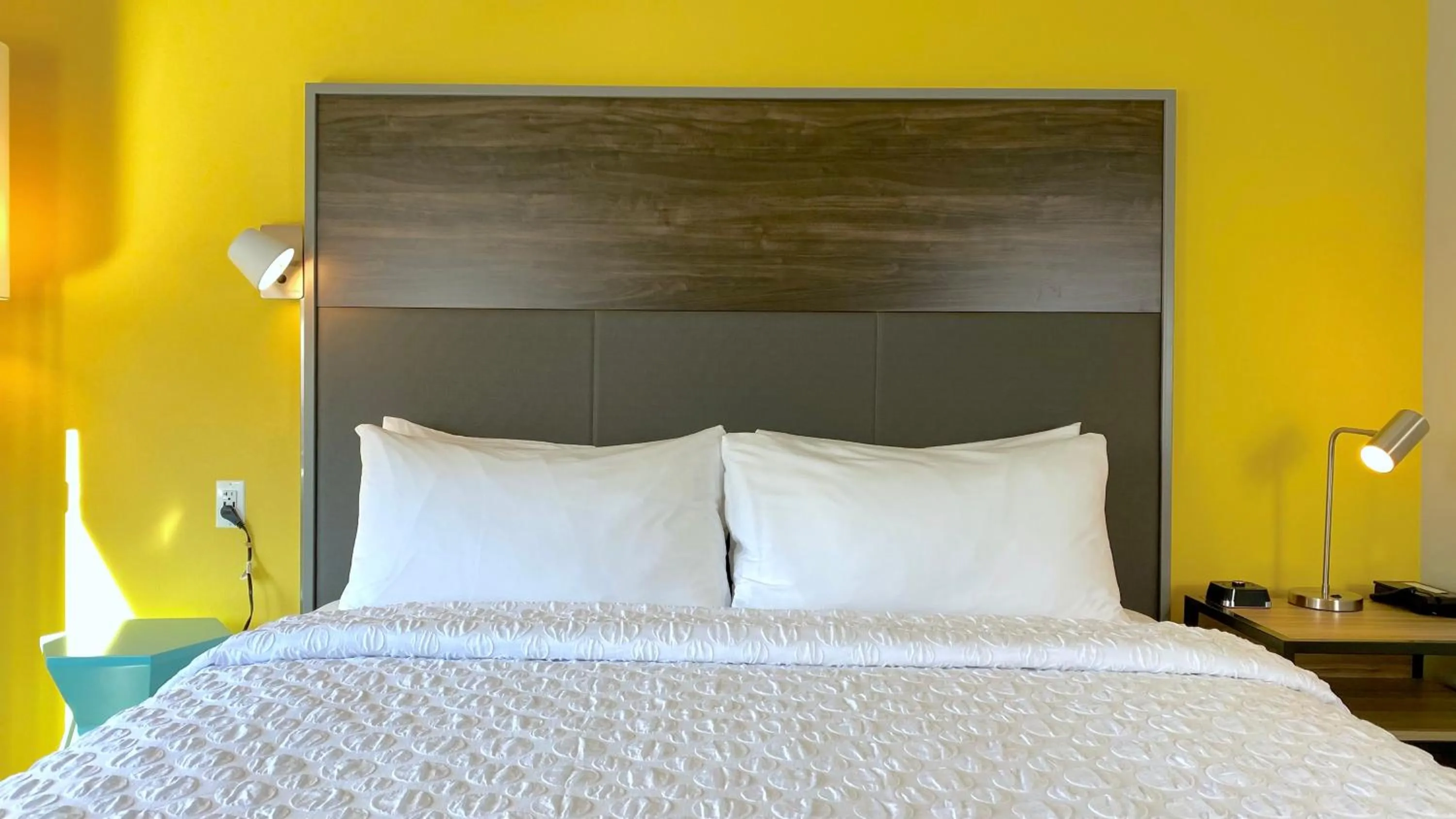 Bed in Tru By Hilton Baltimore Harbor East