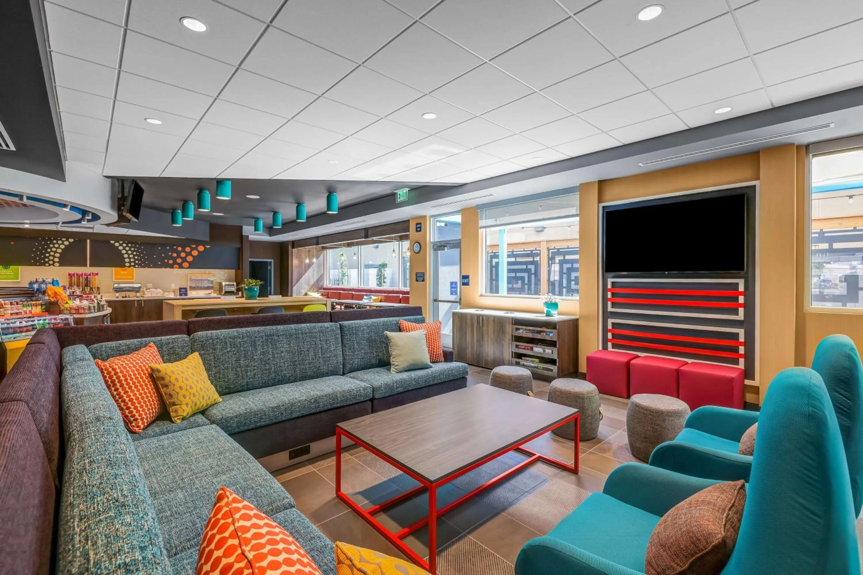 Breakfast in Tru By Hilton Lathrop