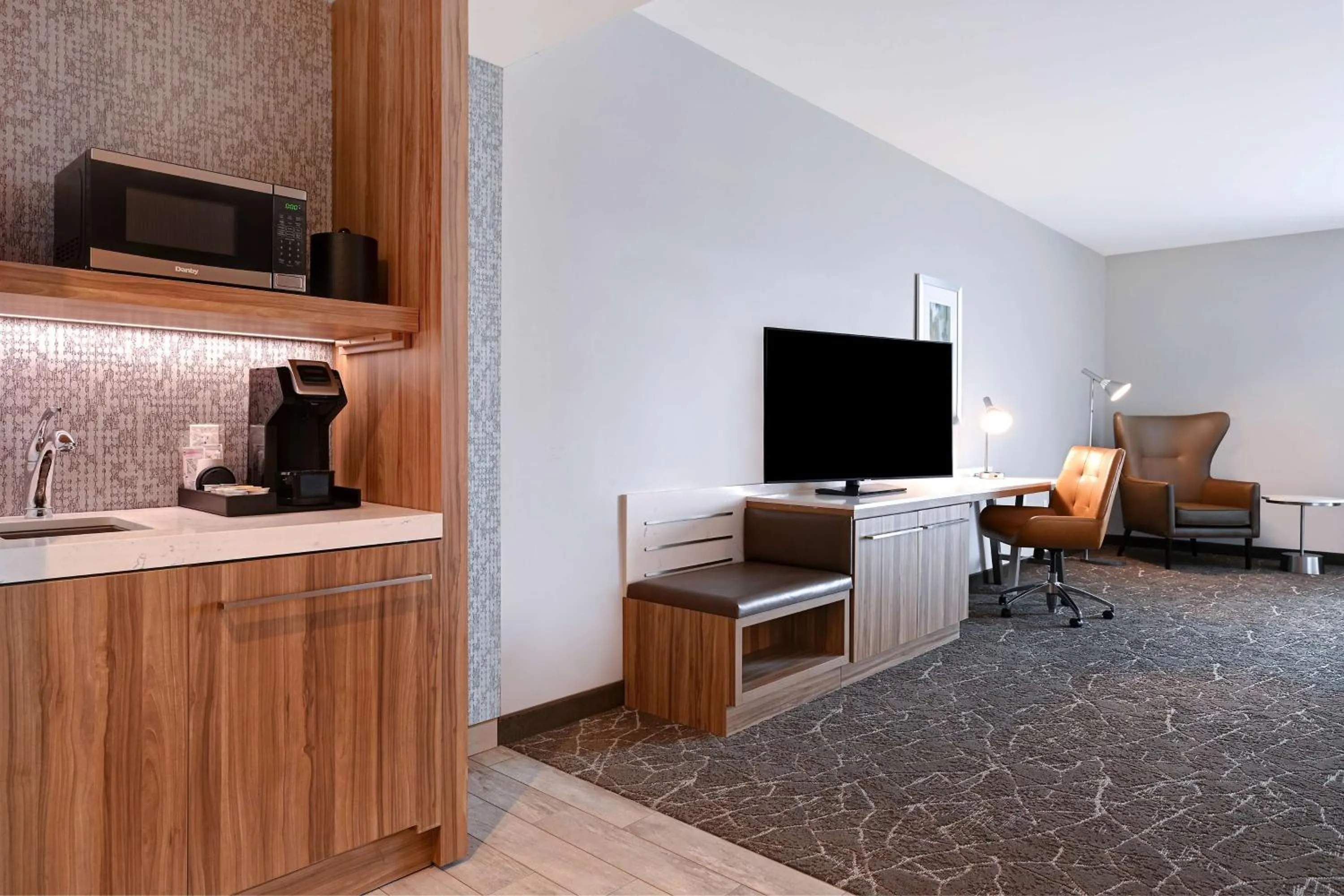 Living room in Hilton Garden Inn Anaheim Resort